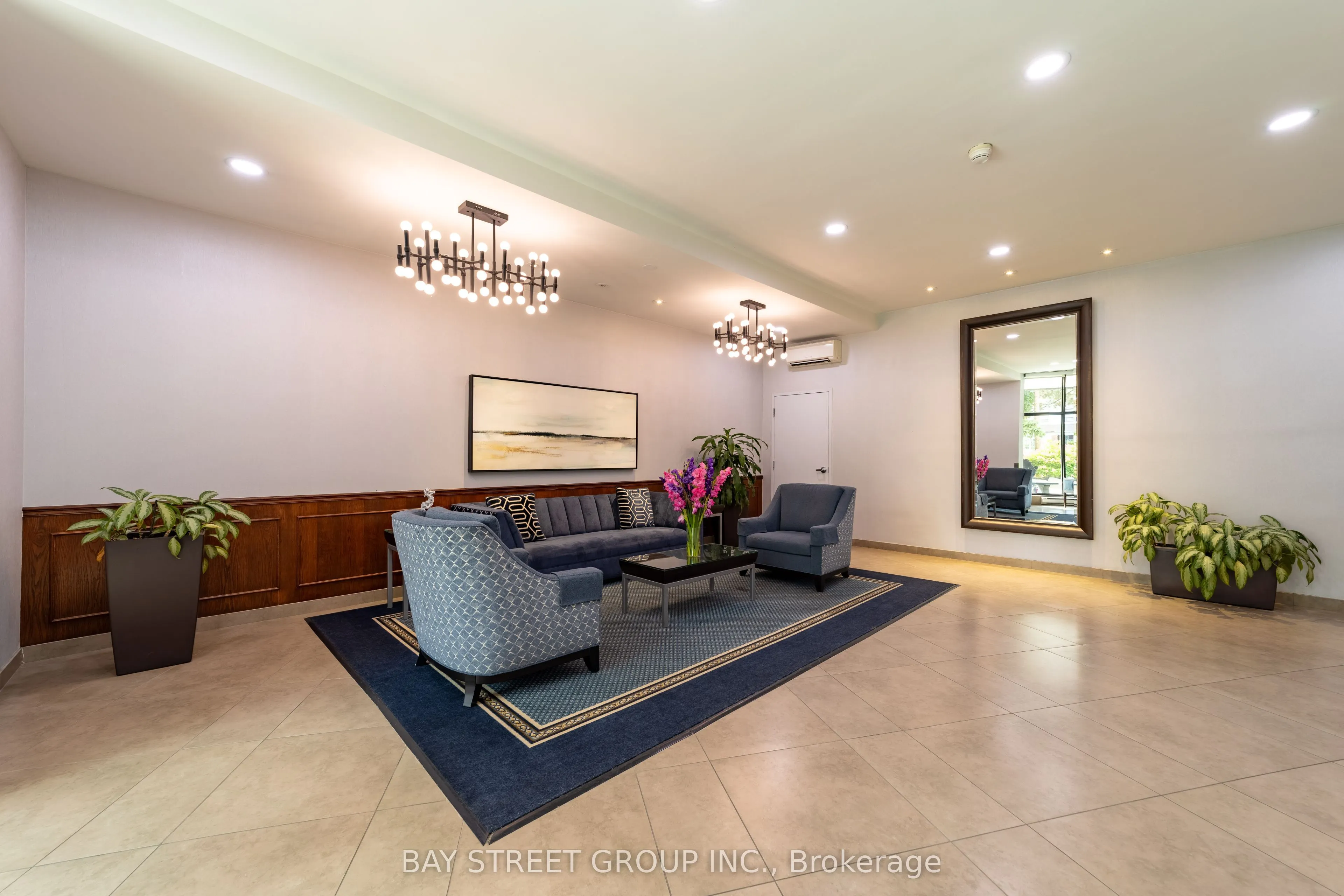 980 Broadview Avenue, #403