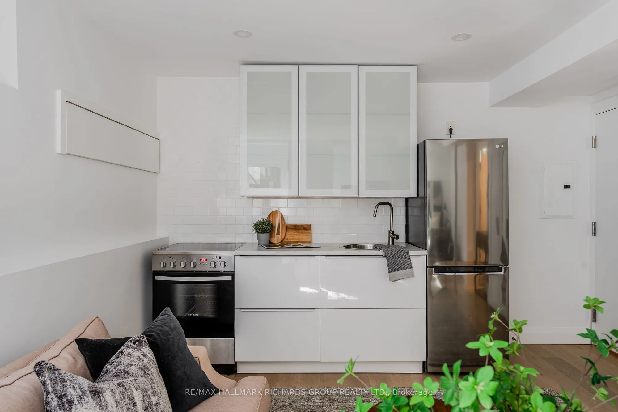 389 Woodbine Avenue