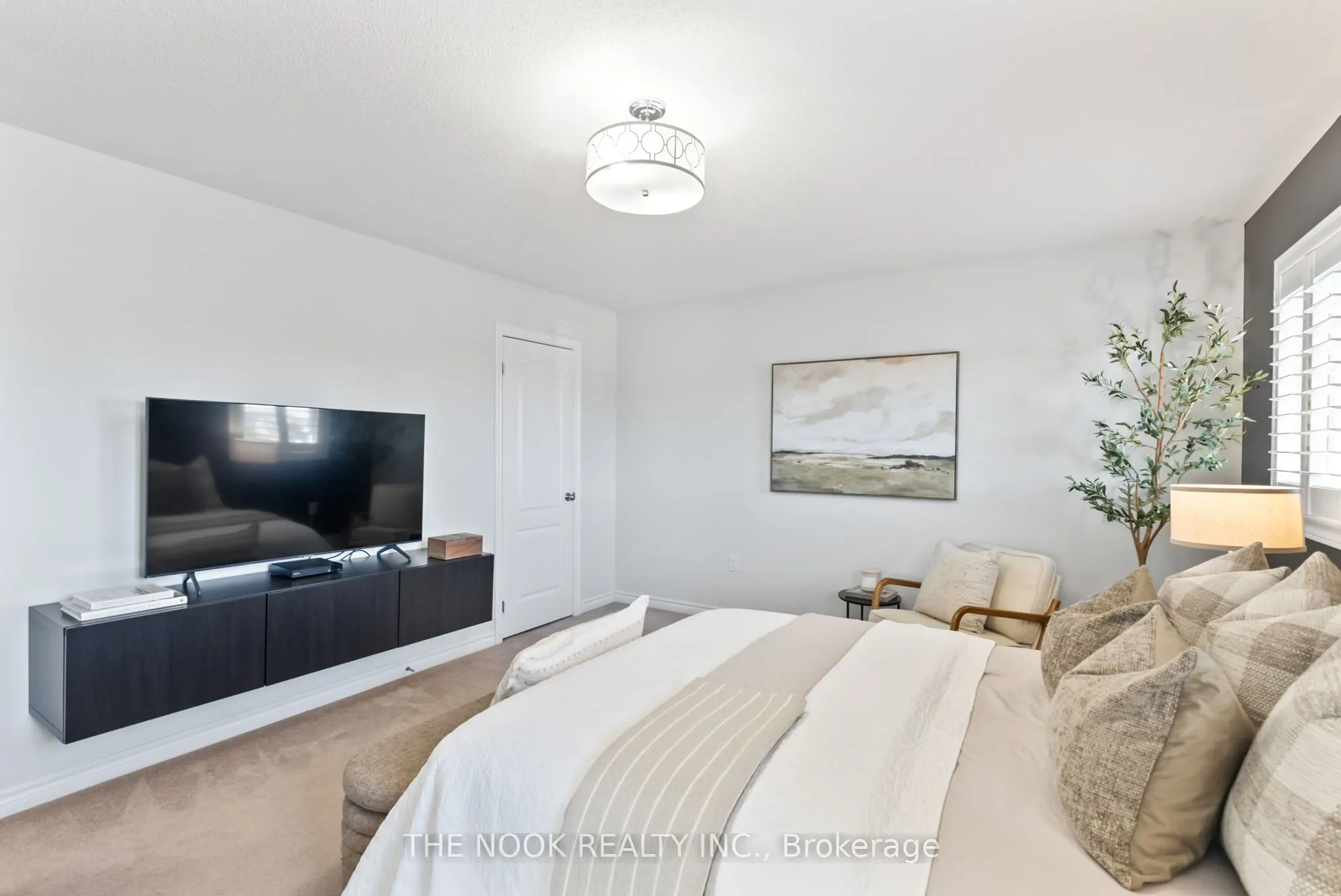 207 Northglen Boulevard