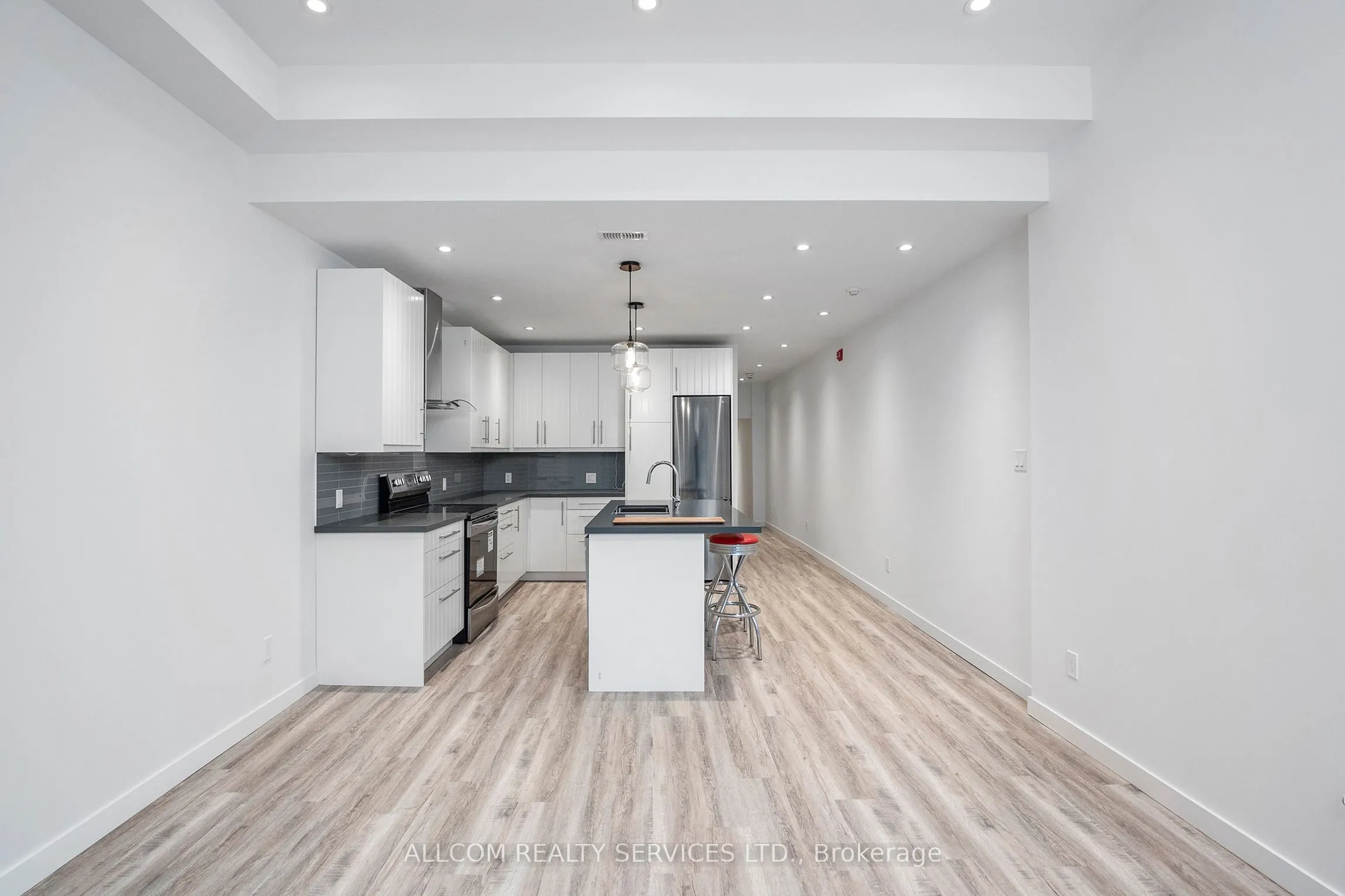 713 Gerrard Street E