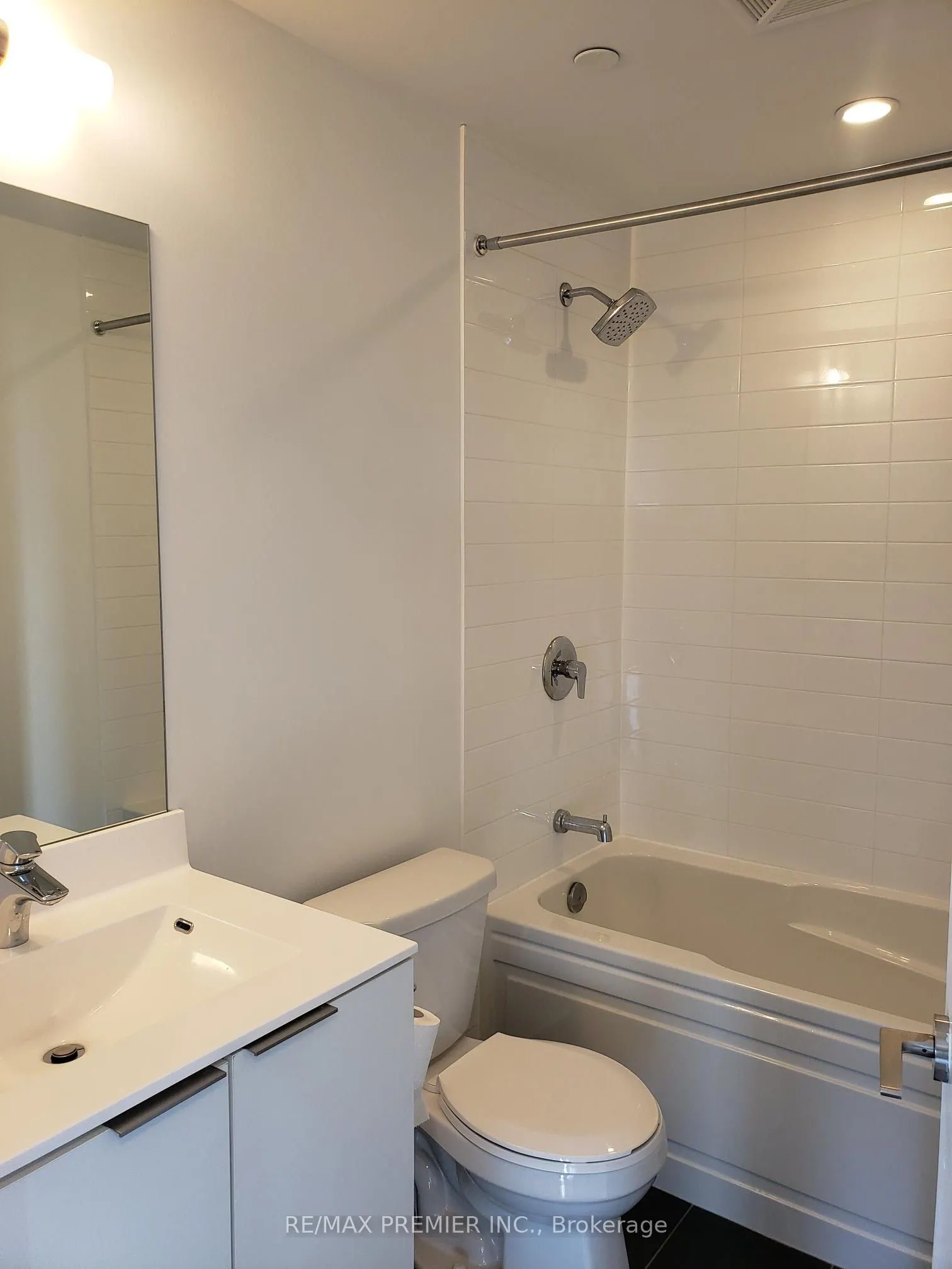 173 Dean Park Road, #LOWER