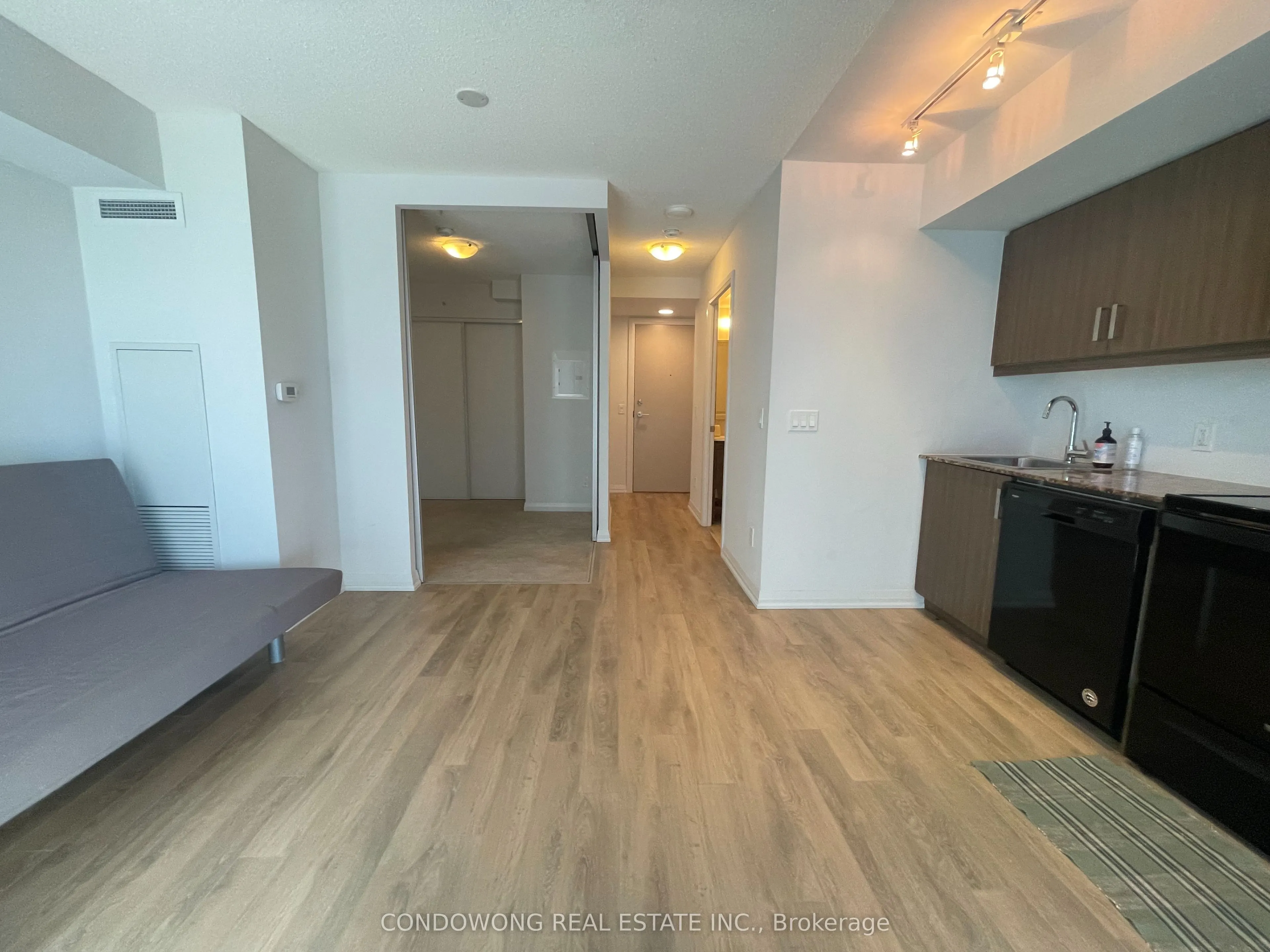 30 Meadowglen Place, #408