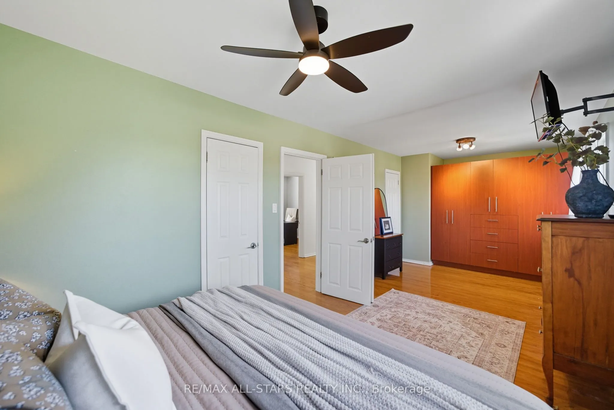 11 Chatterton Boulevard