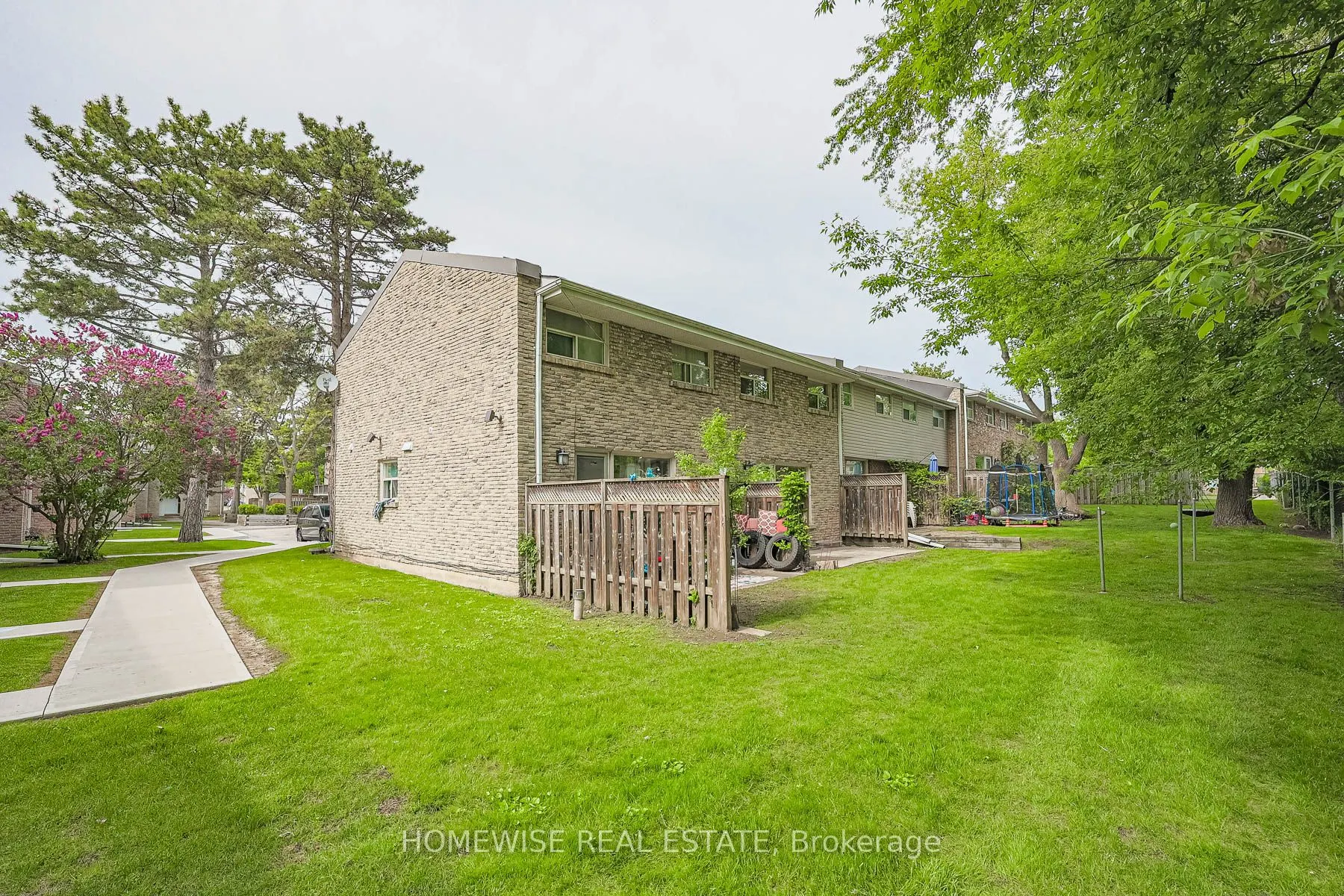 560 Waverly Street N, #28