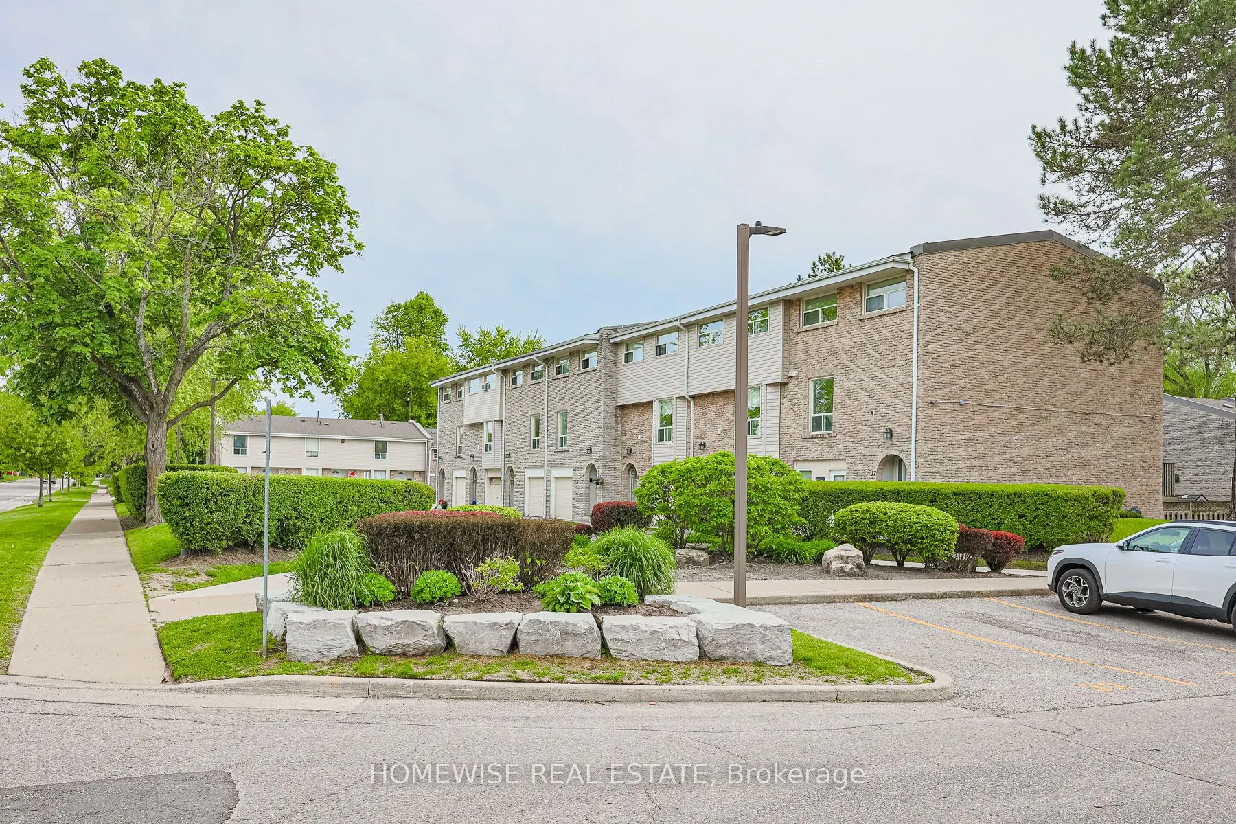 560 Waverly Street N, #28