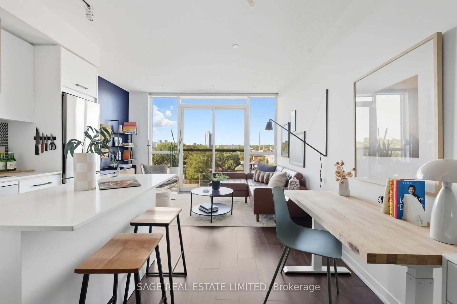 899 Queen Street E, #605