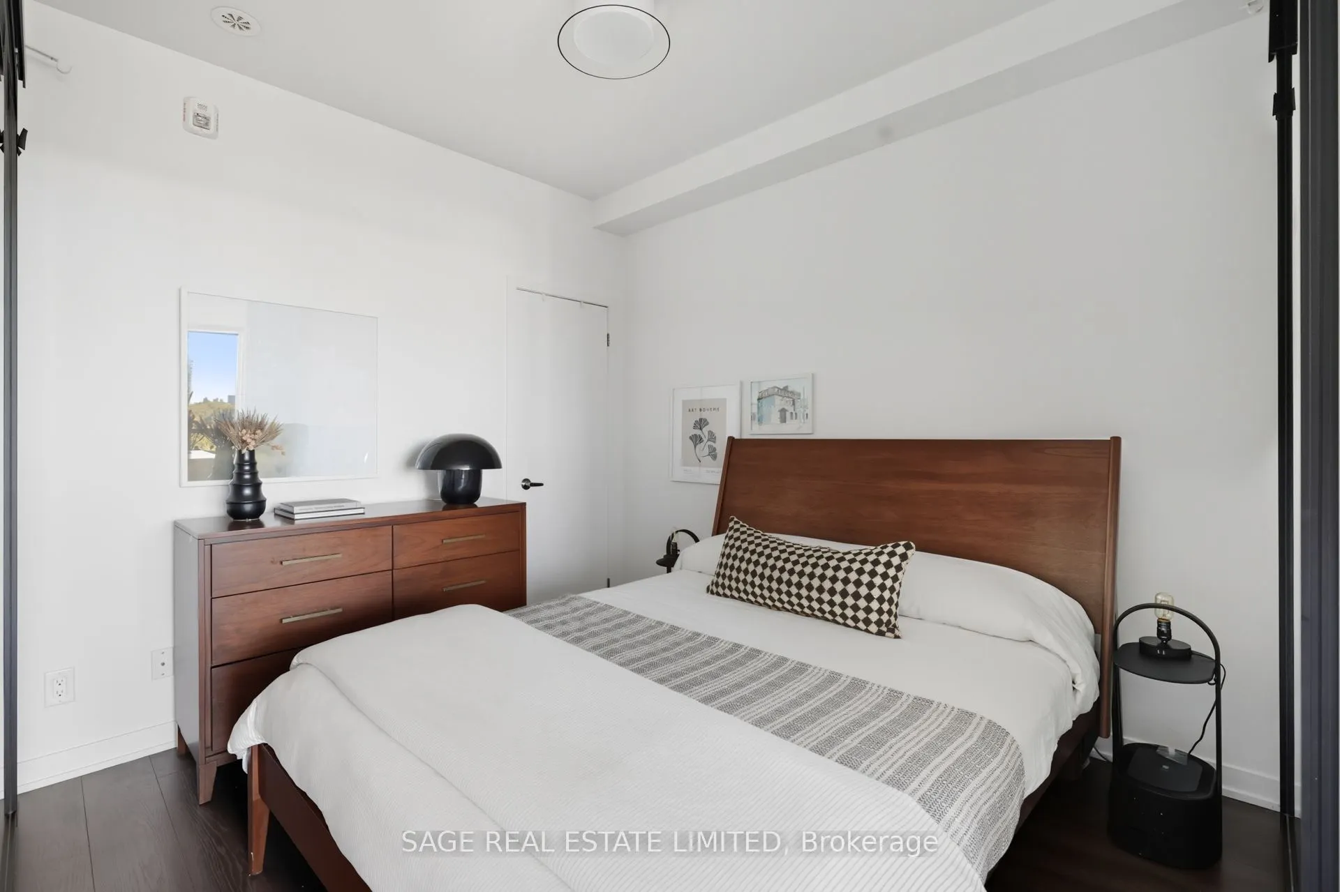899 Queen Street E, #605