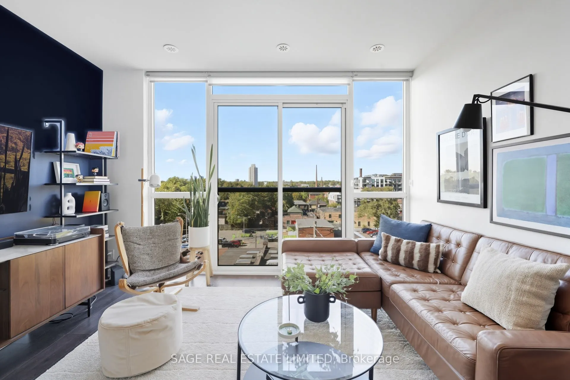 899 Queen Street E, #605