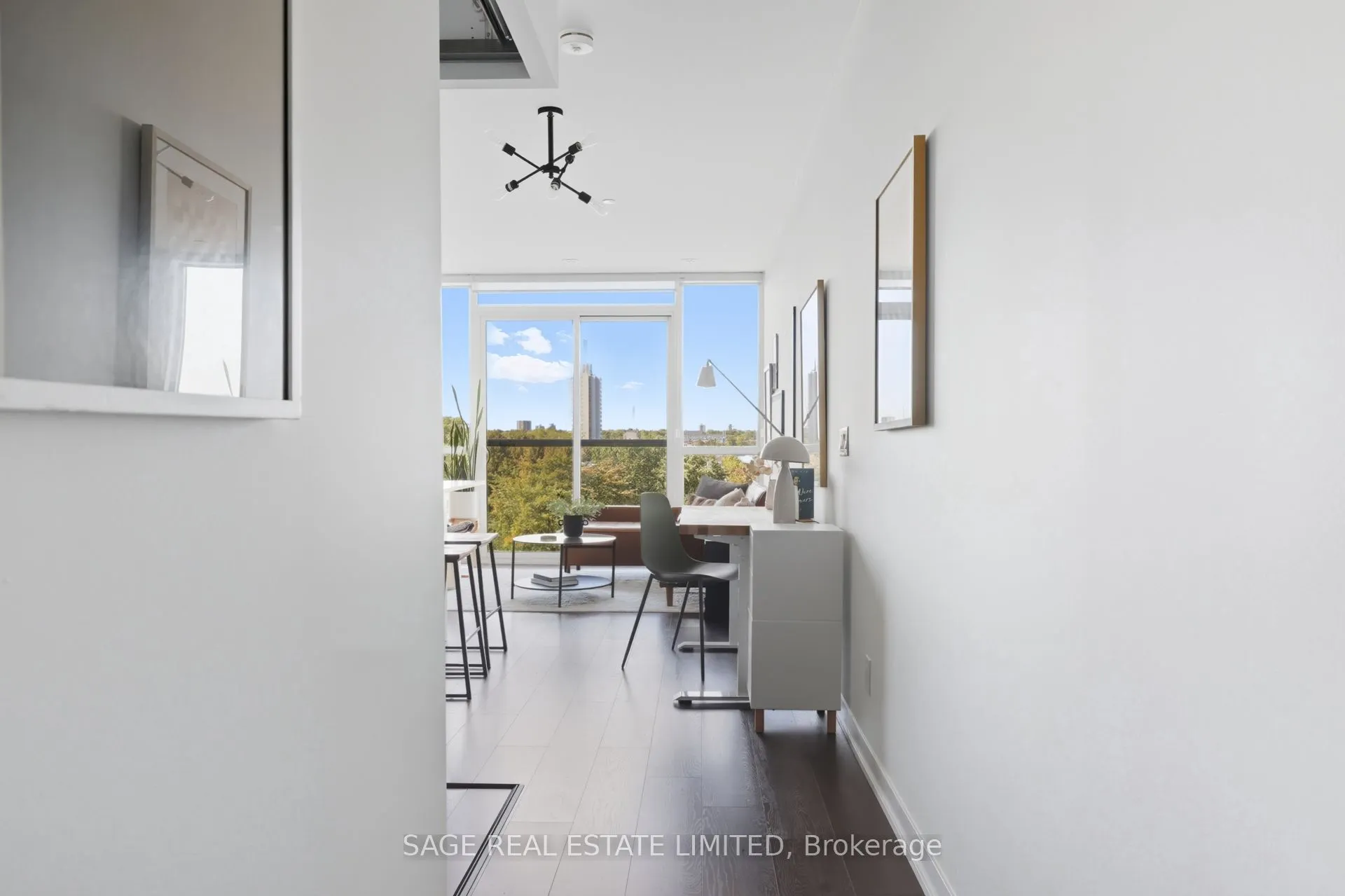 899 Queen Street E, #605