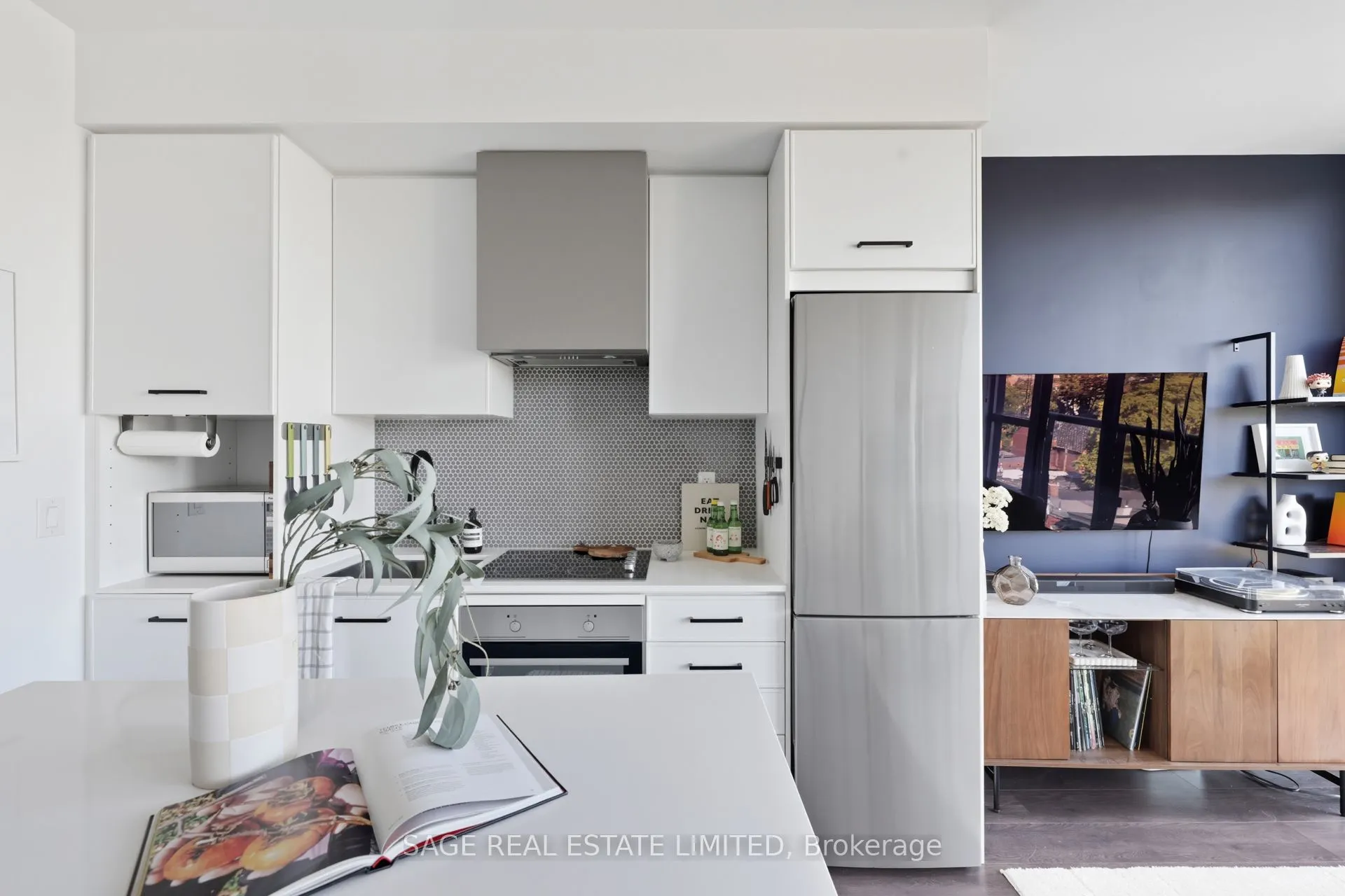 899 Queen Street E, #605