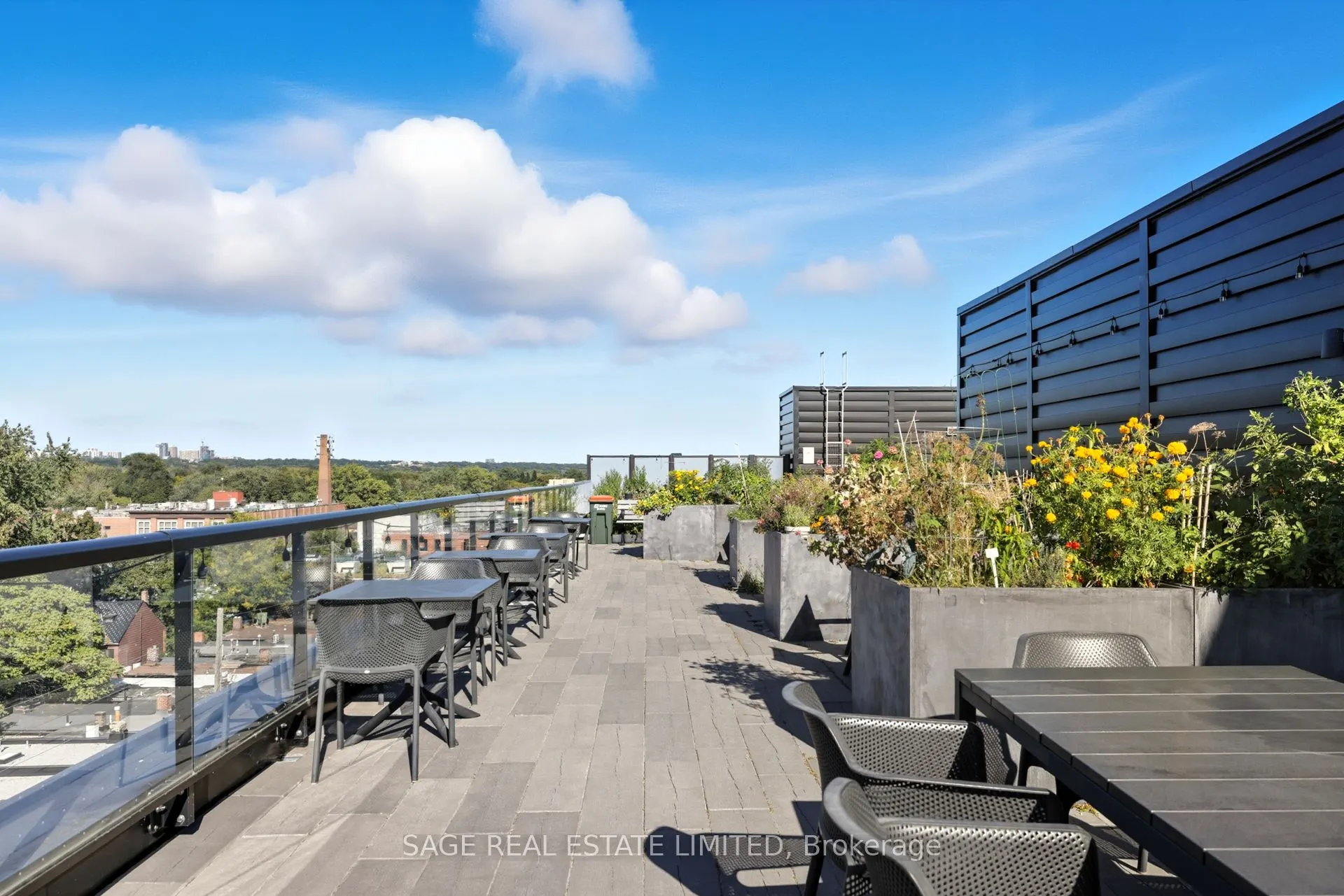 899 Queen Street E, #605