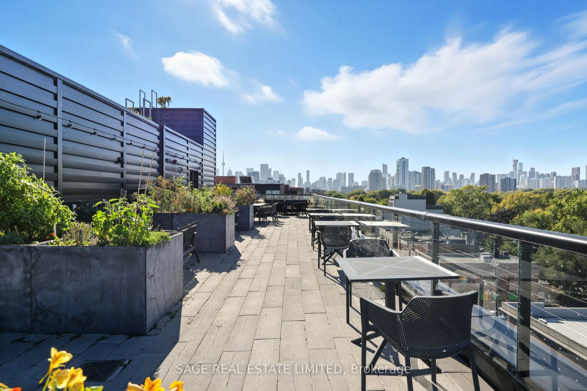 899 Queen Street E, #605