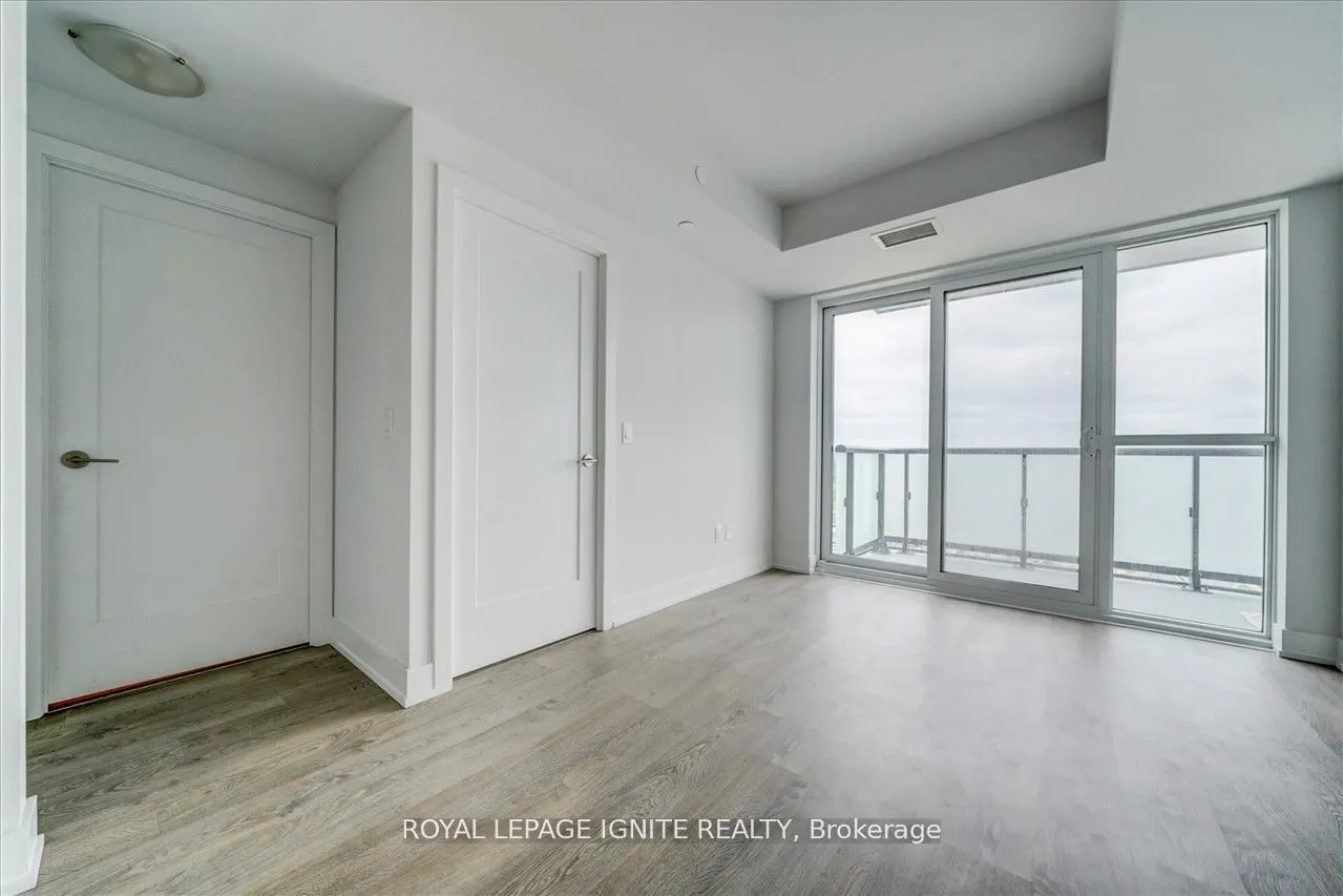 2550 Simcoe Street N, #2106