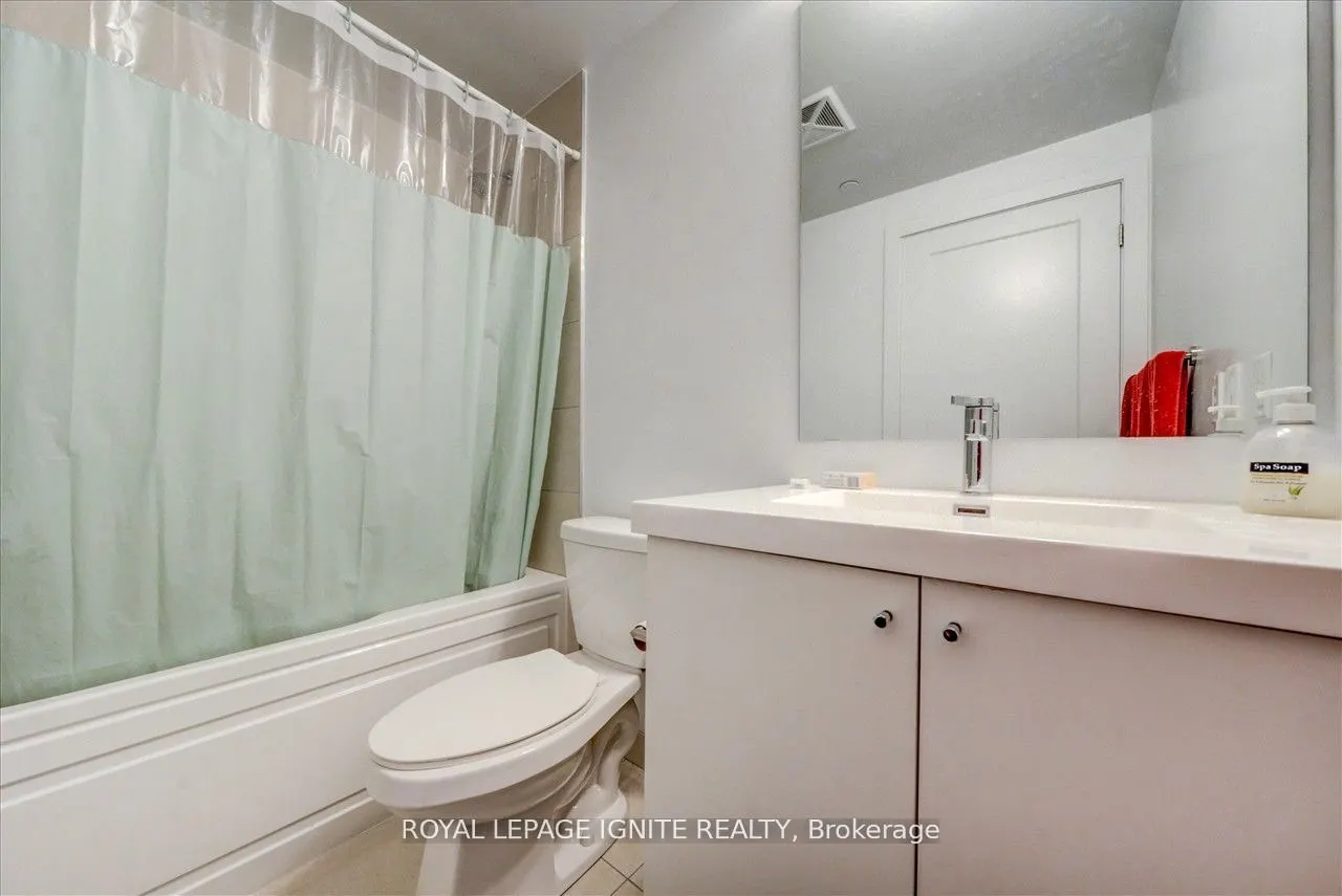 2550 Simcoe Street N, #2106