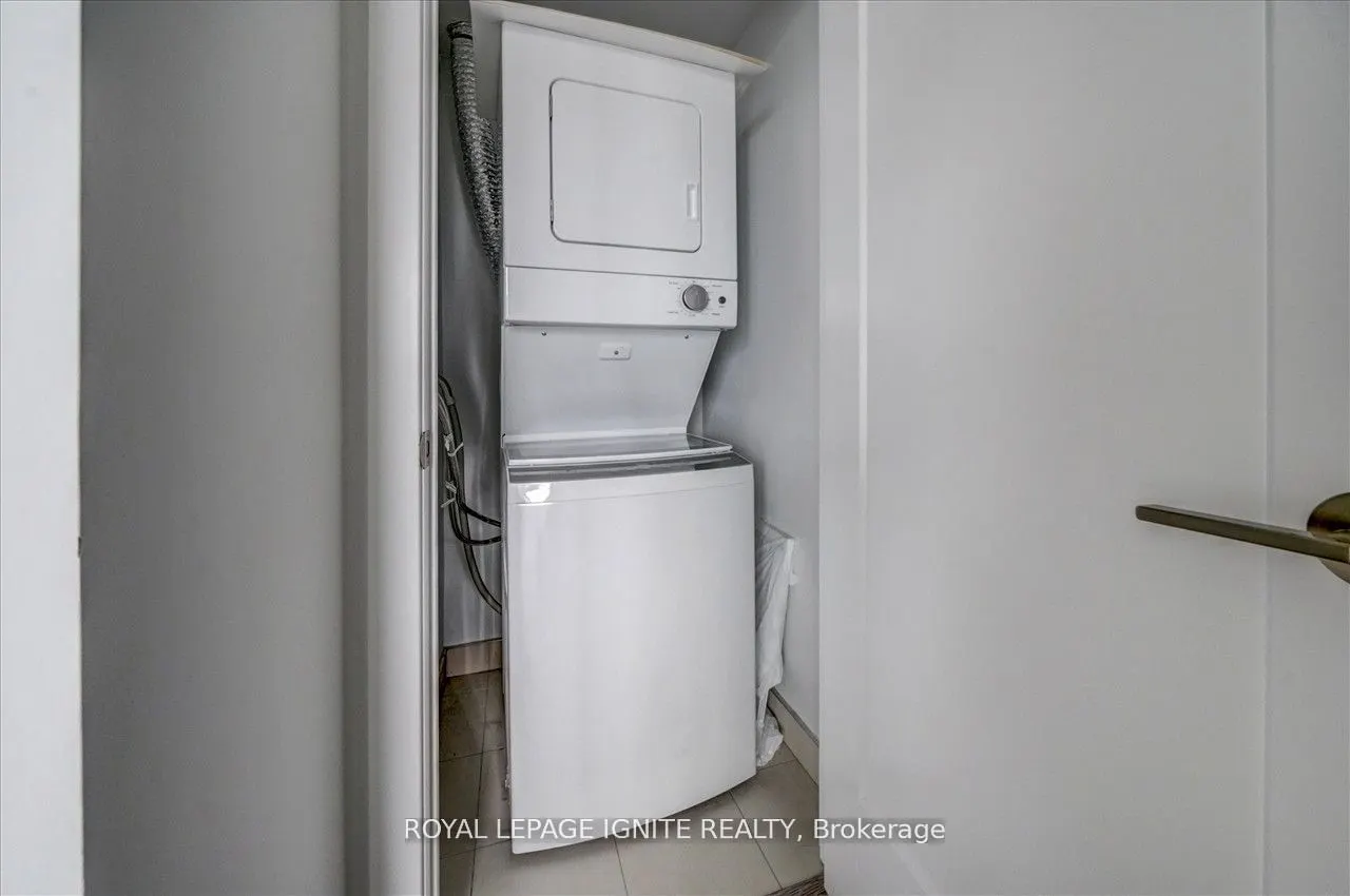 2550 Simcoe Street N, #2106