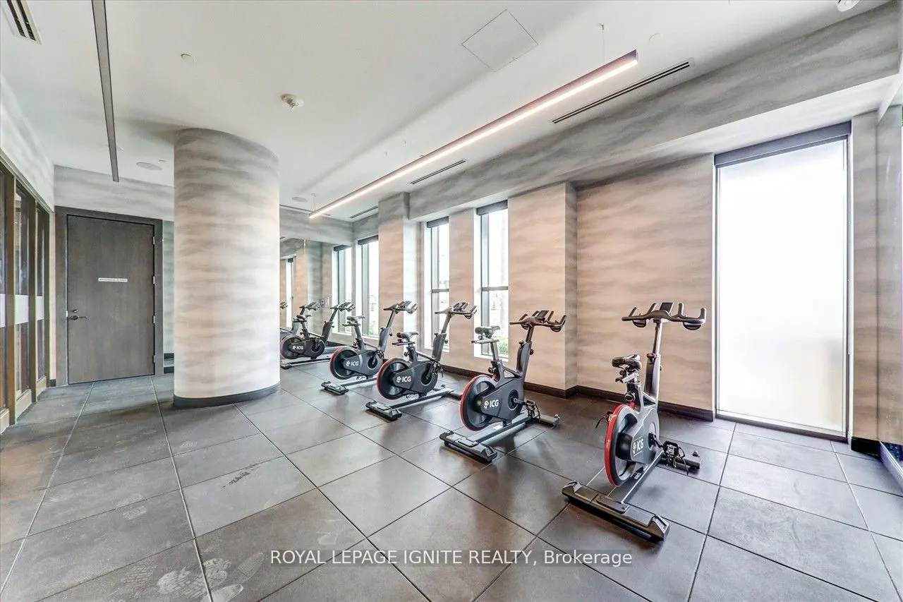 2550 Simcoe Street N, #2106