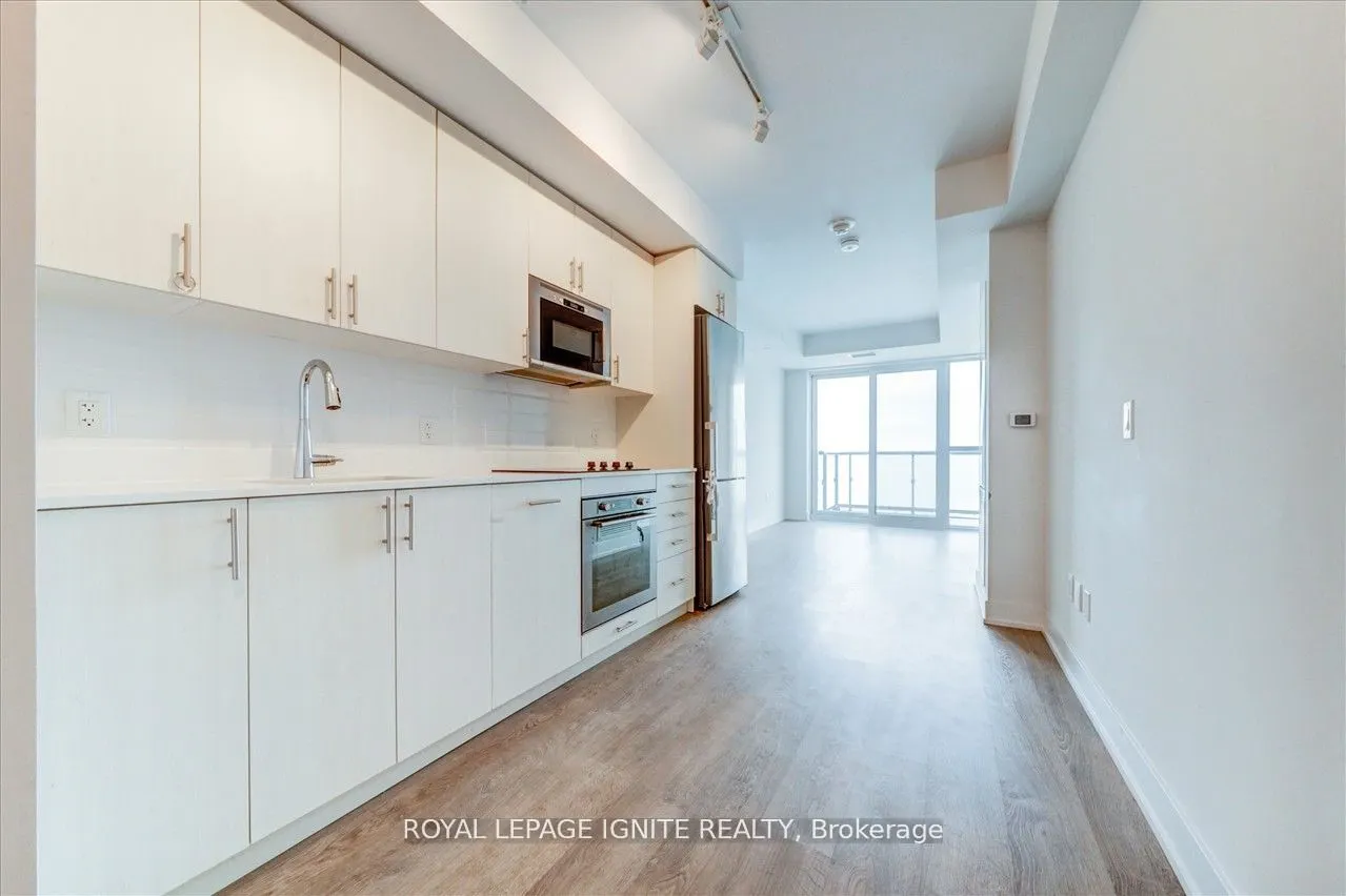 2550 Simcoe Street N, #2106