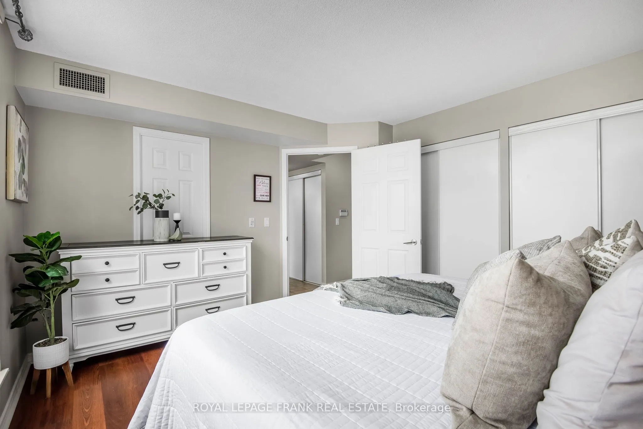 340 Watson Street W, #701