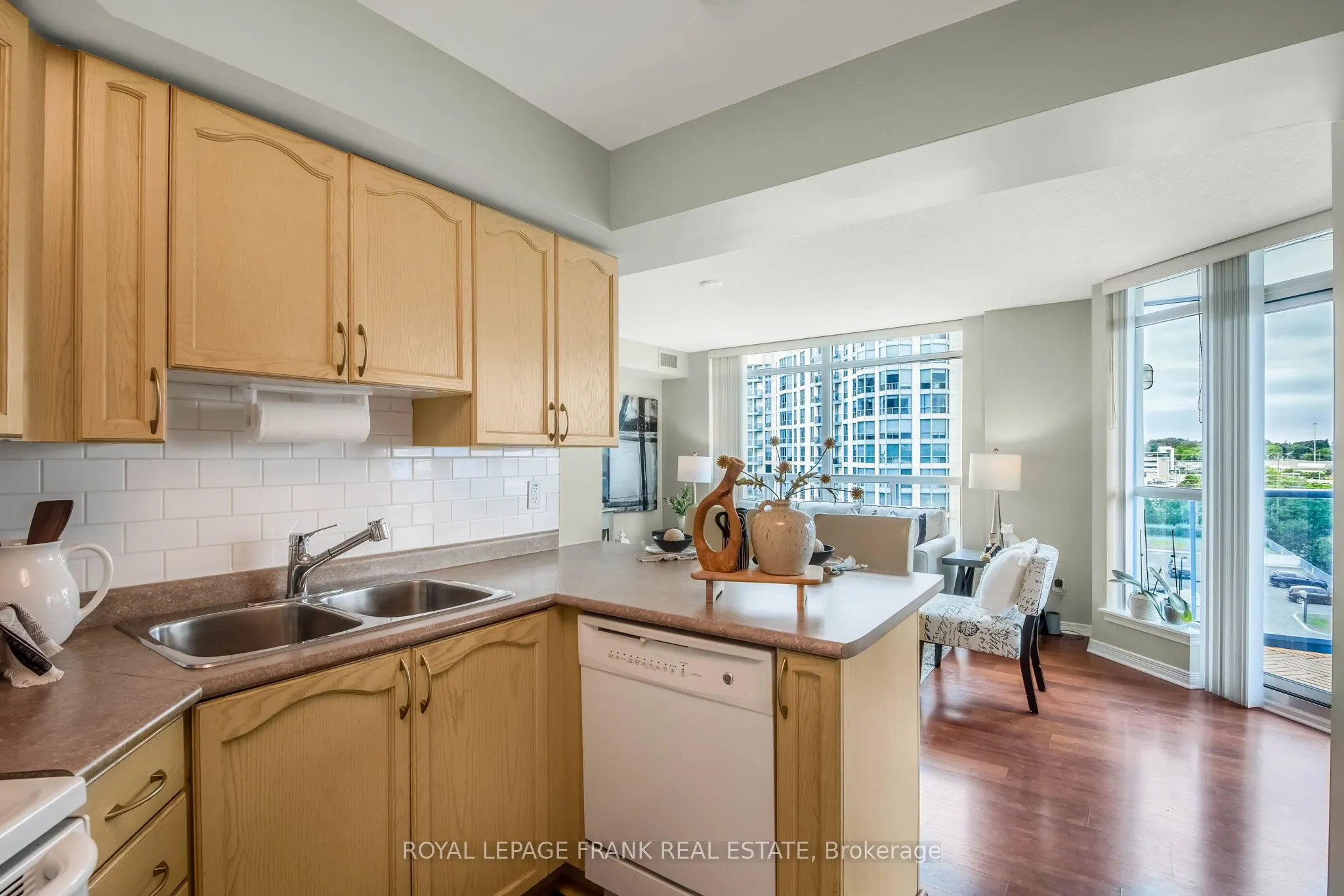 340 Watson Street W, #701