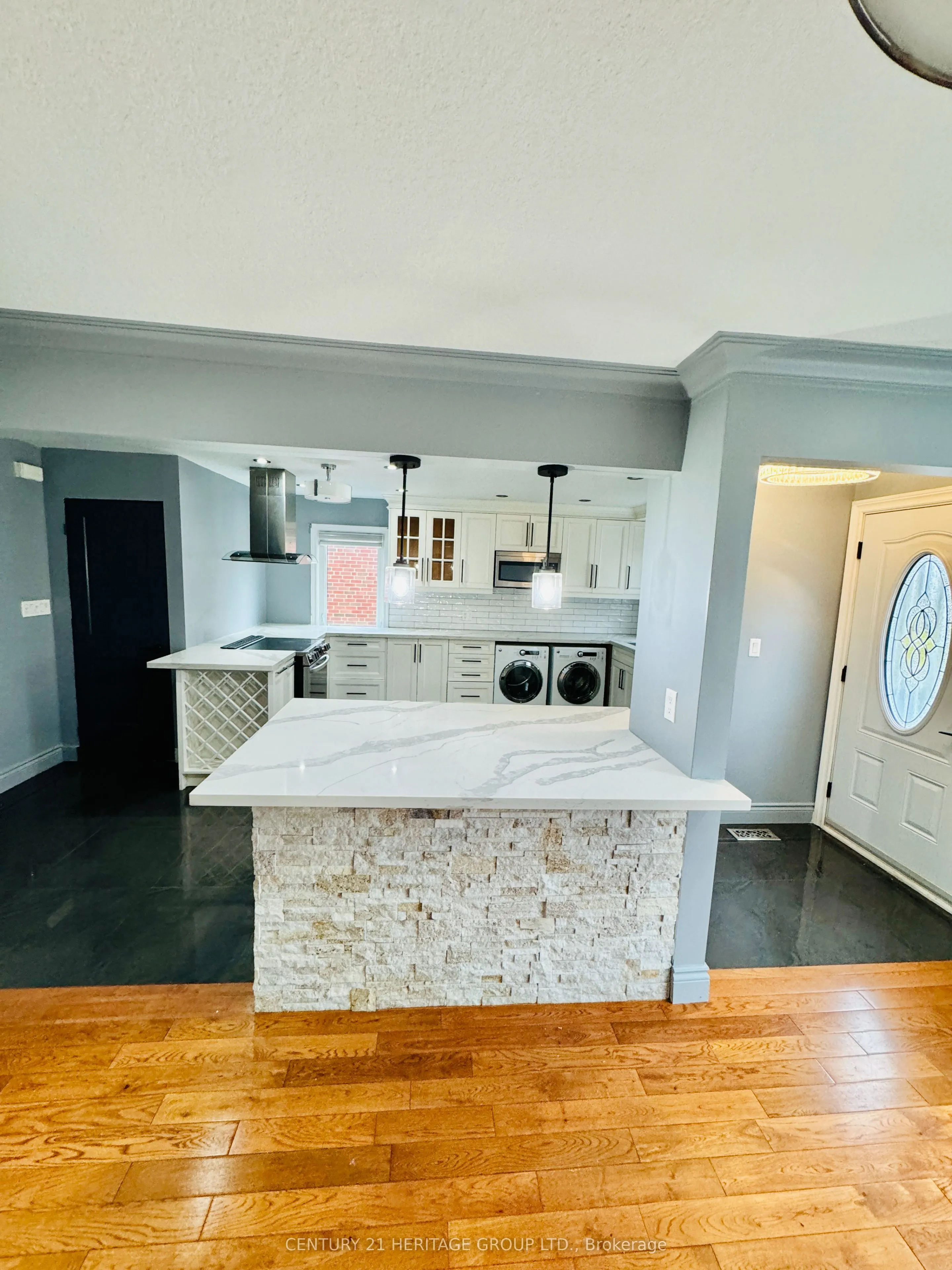 31 Lilian Drive E, #MAIN