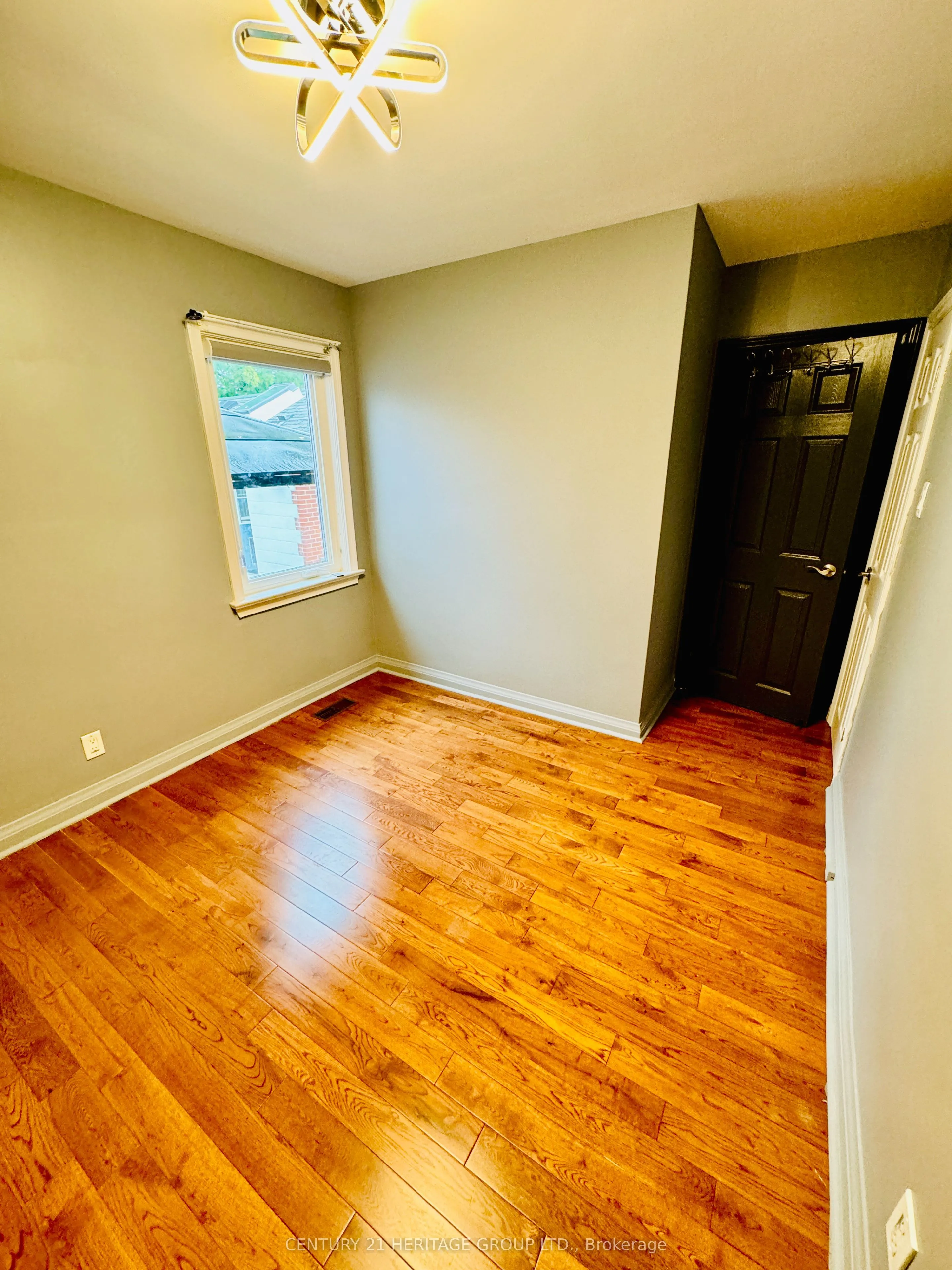 31 Lilian Drive E, #MAIN