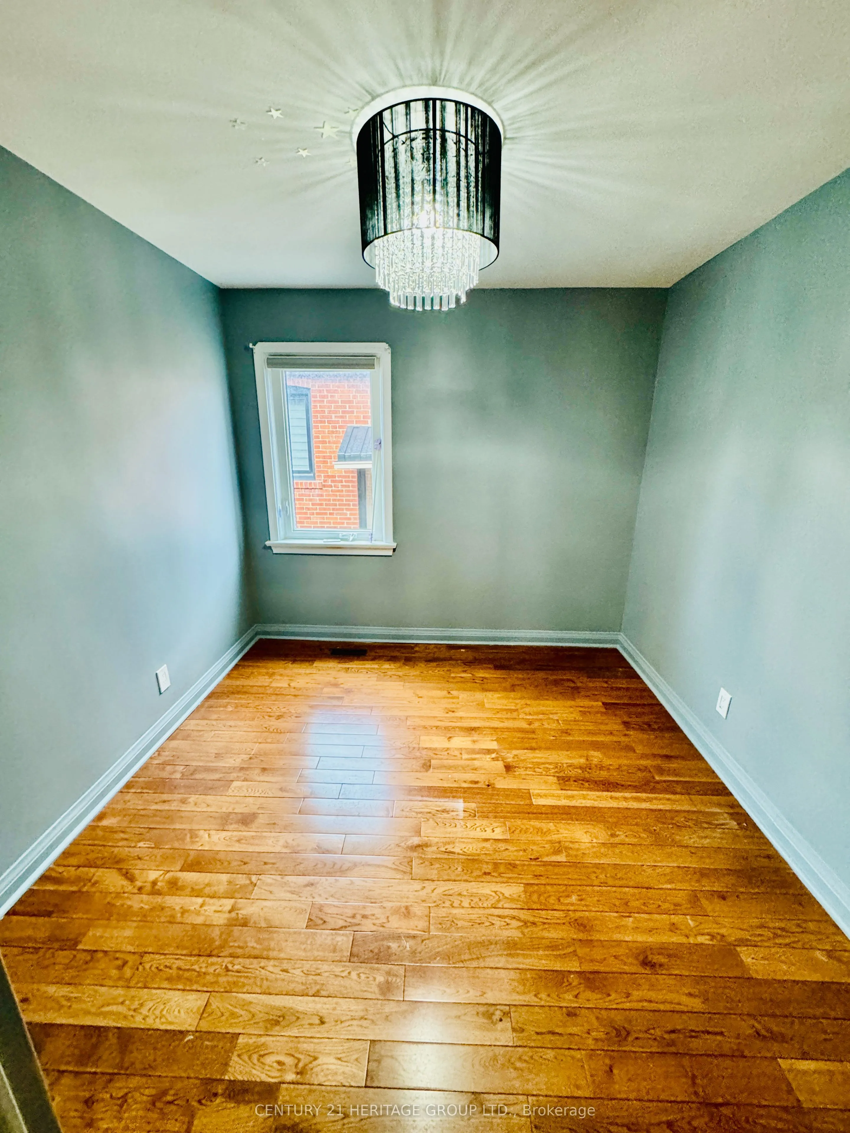 31 Lilian Drive E, #MAIN