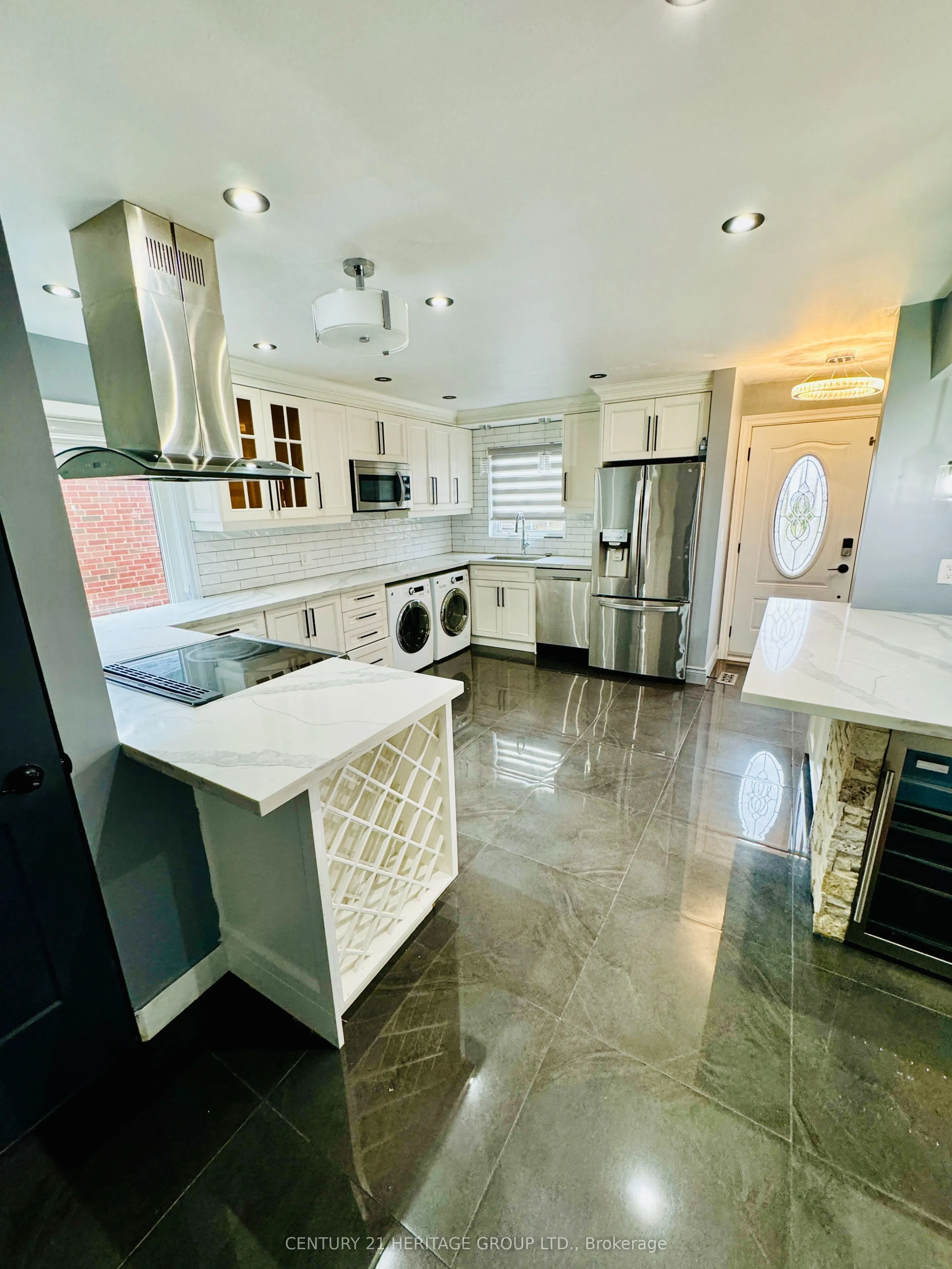 31 Lilian Drive E, #MAIN