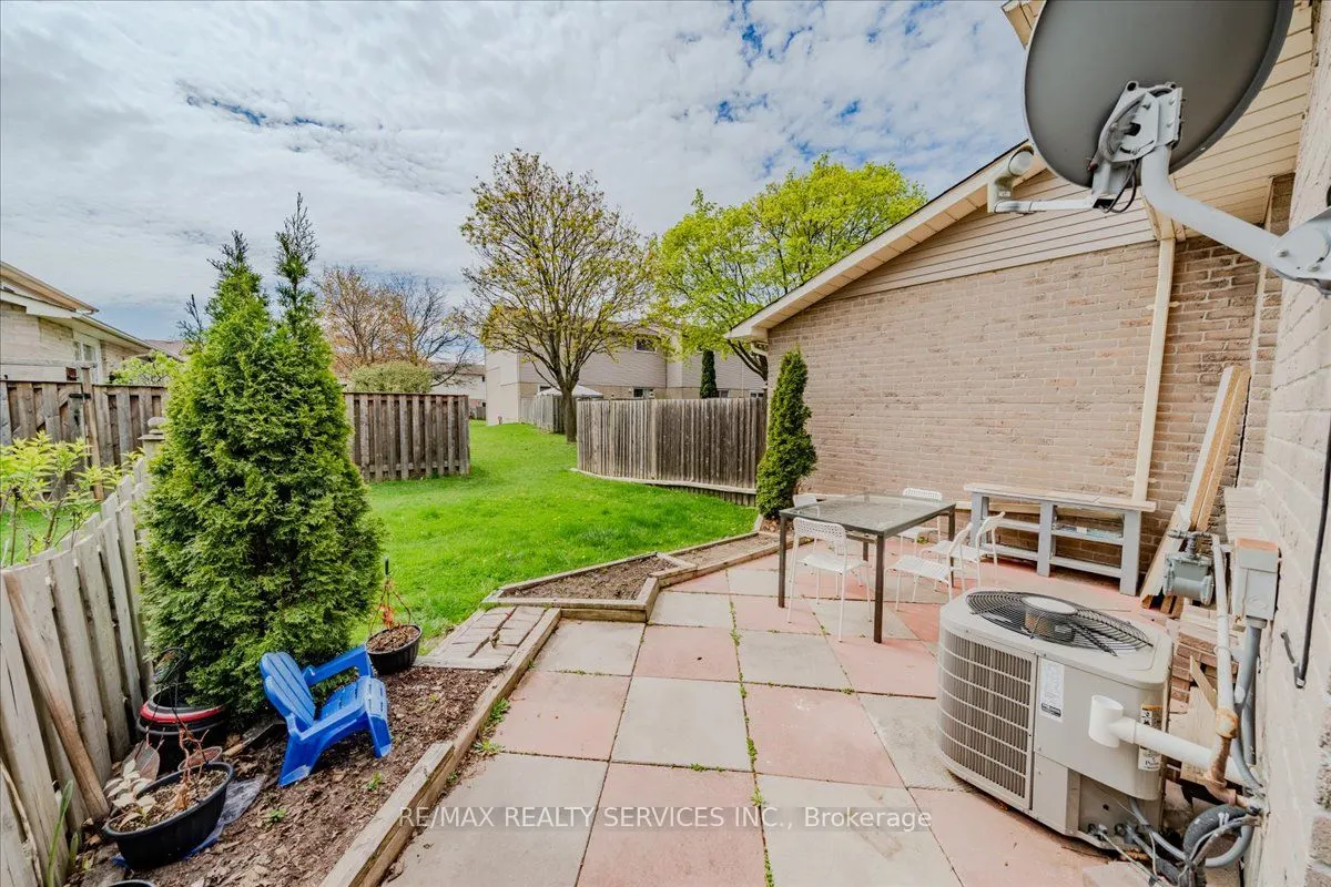 1133 Ritson Road N, #108