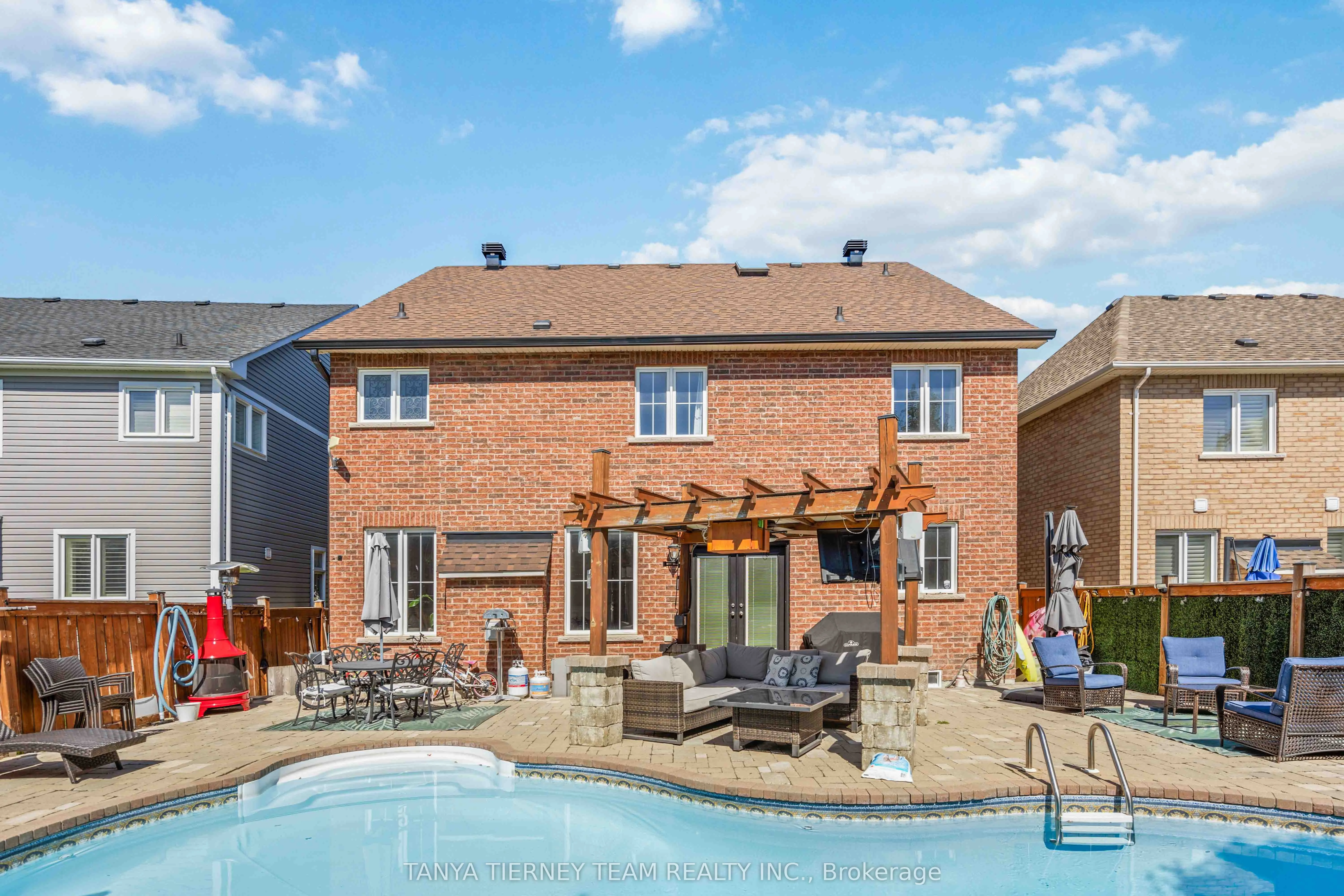 161 Carnwith Drive W