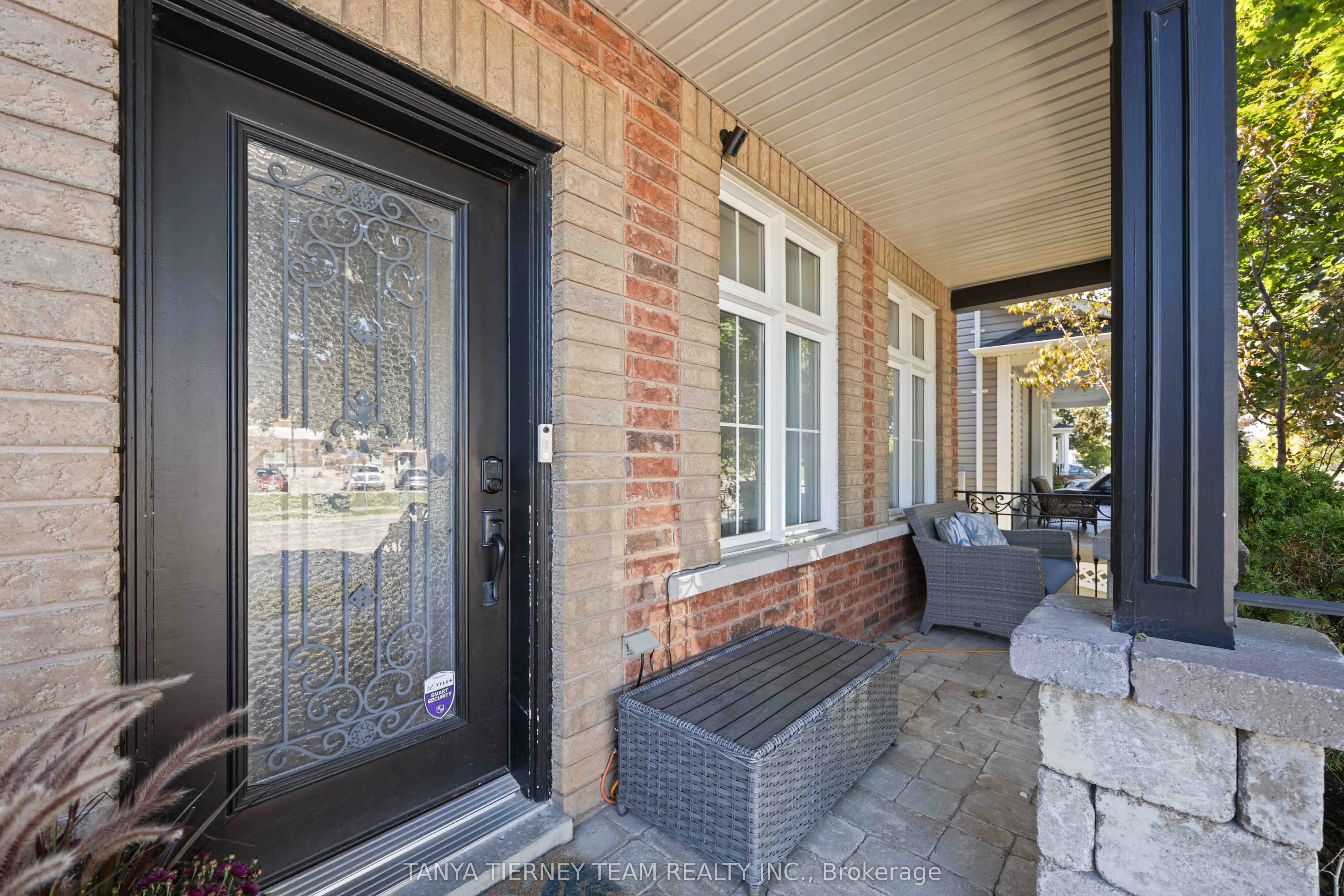 161 Carnwith Drive W