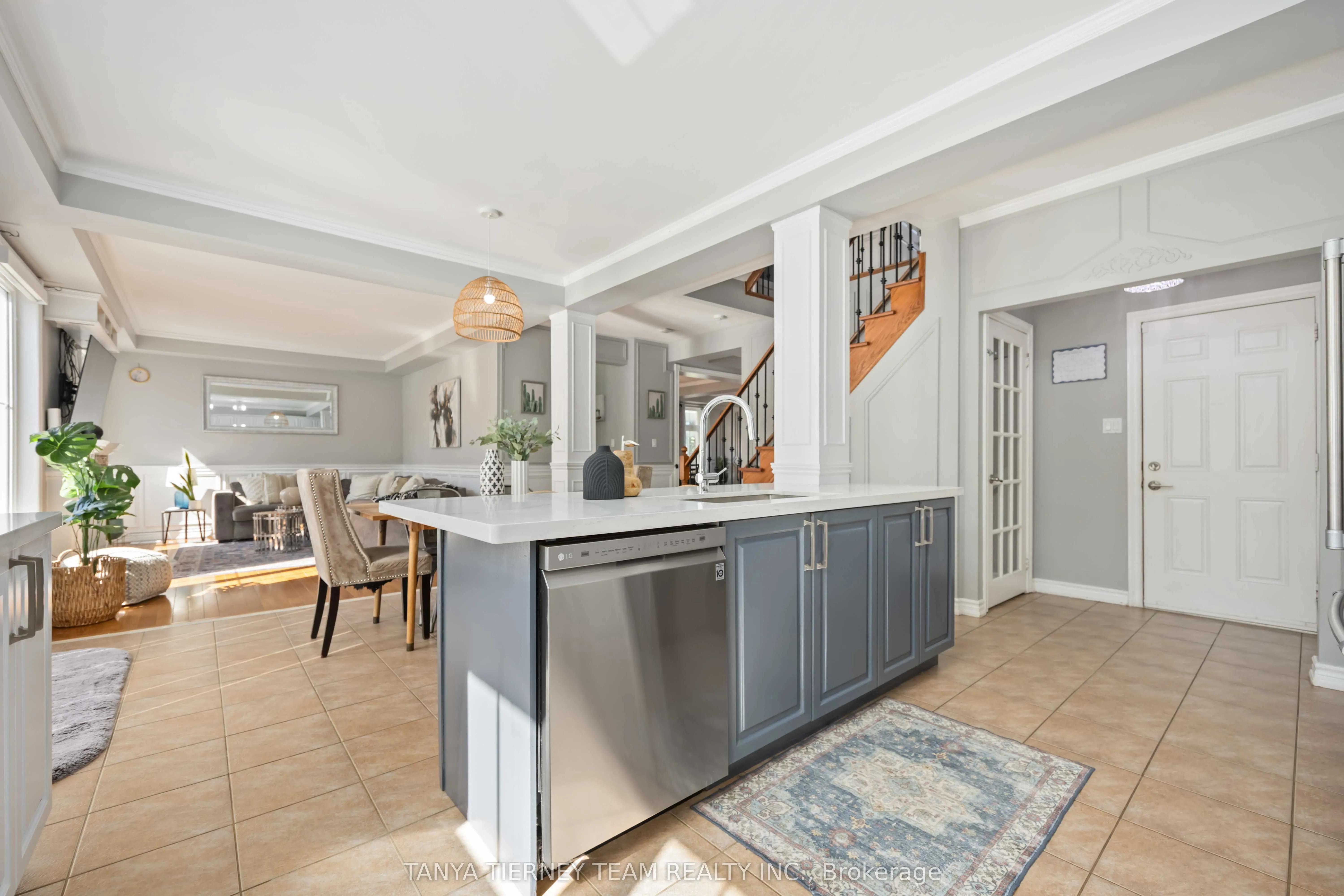 161 Carnwith Drive W