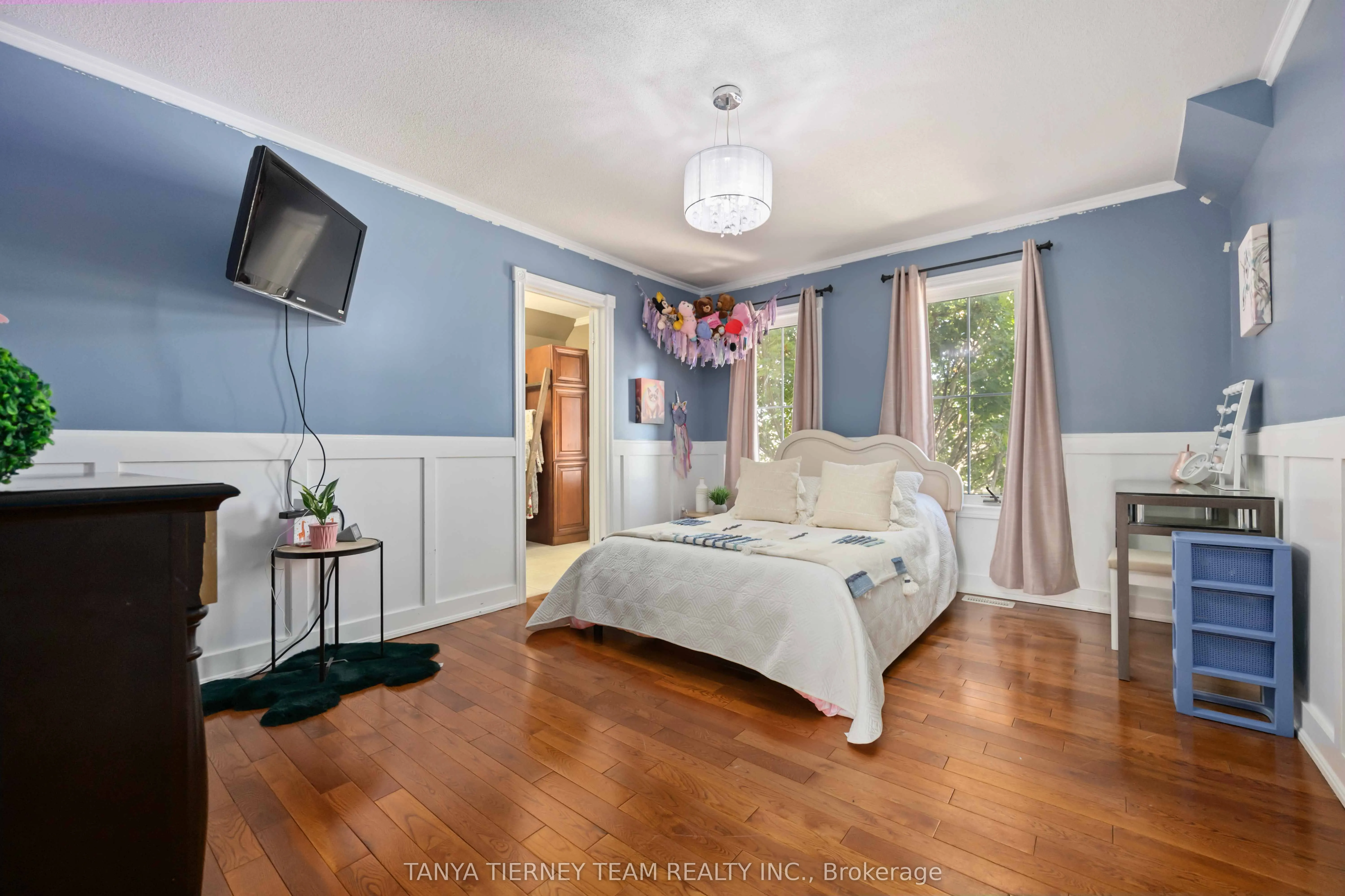 161 Carnwith Drive W