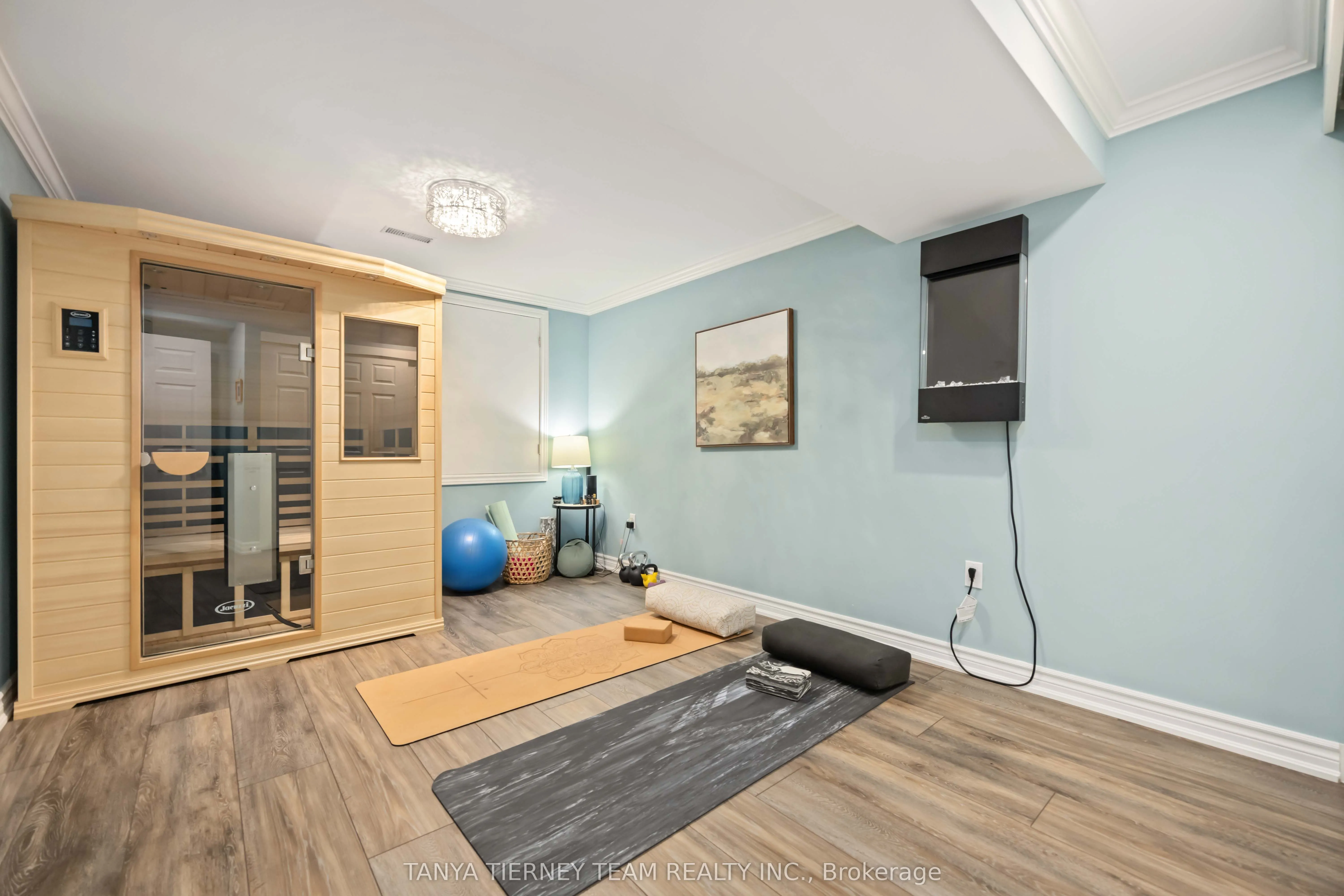 161 Carnwith Drive W