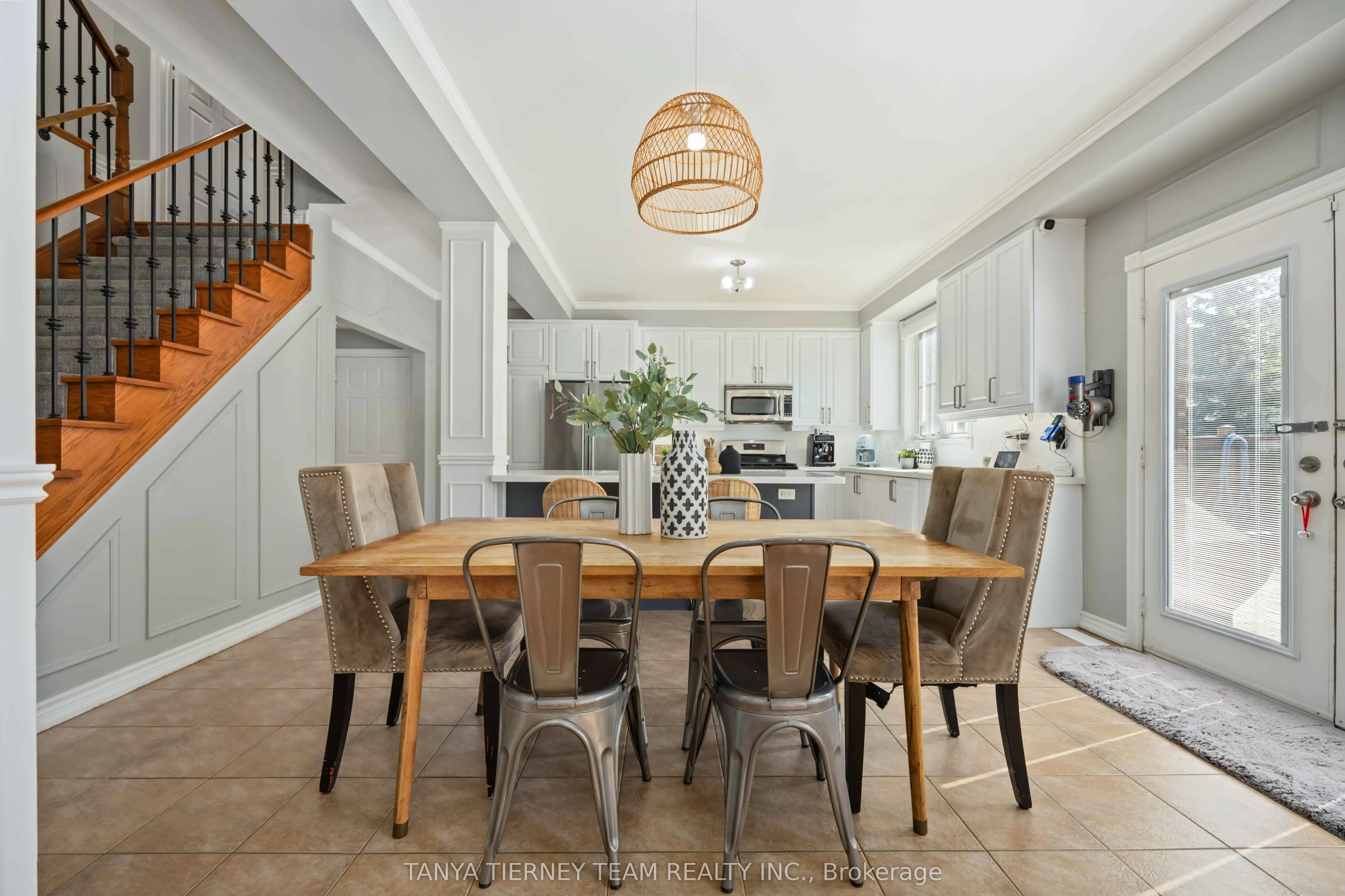 161 Carnwith Drive W