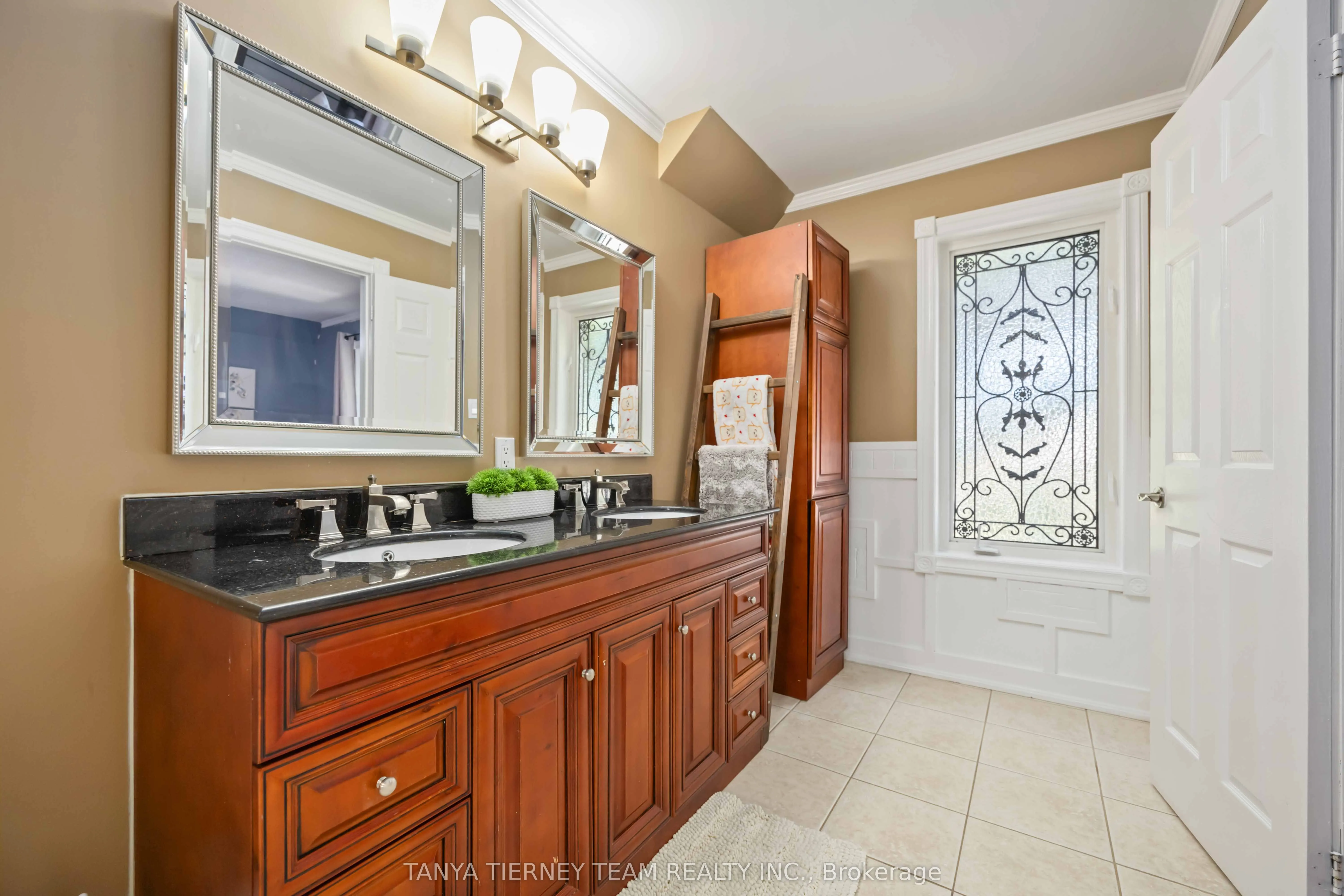 161 Carnwith Drive W