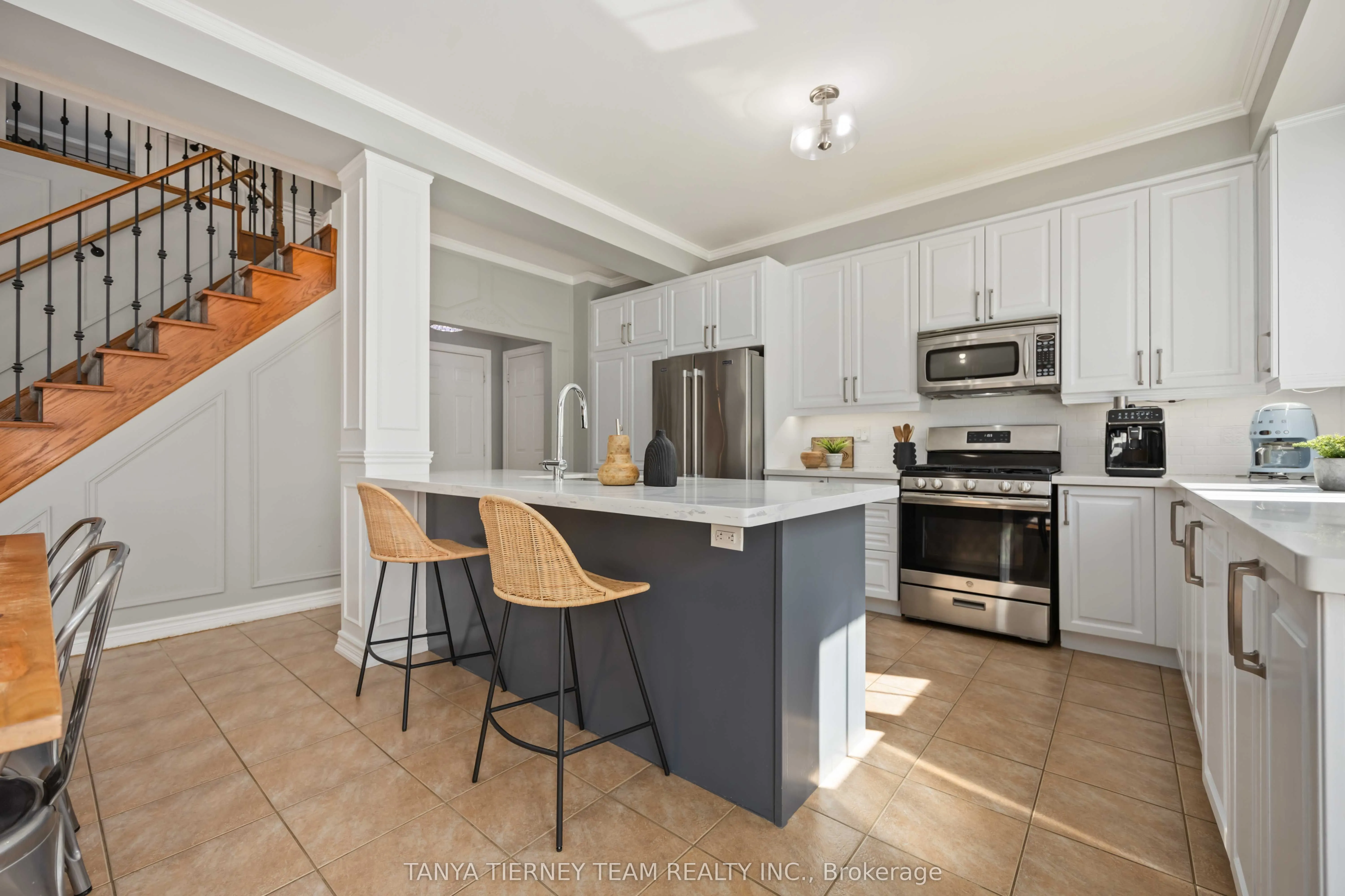161 Carnwith Drive W