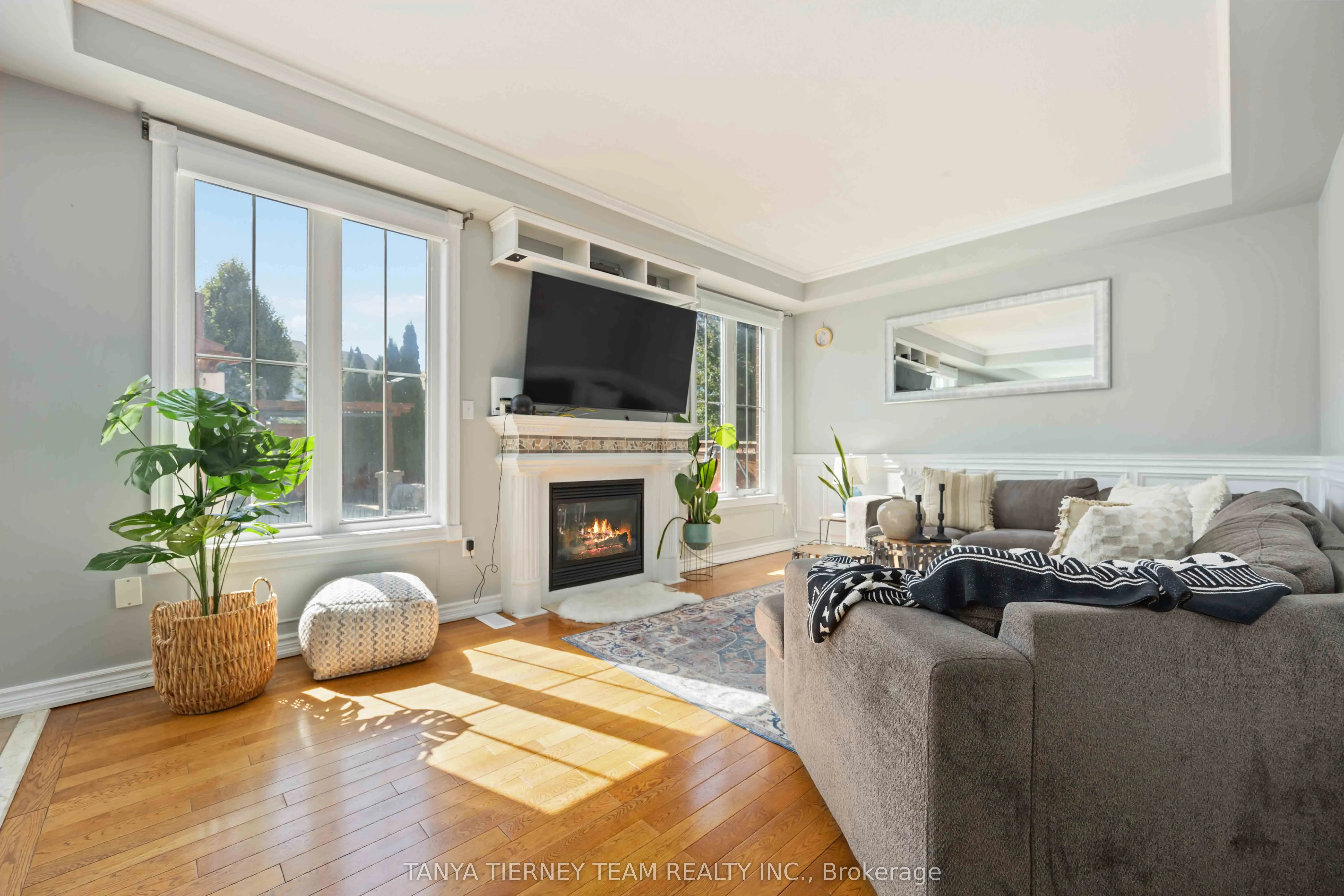161 Carnwith Drive W