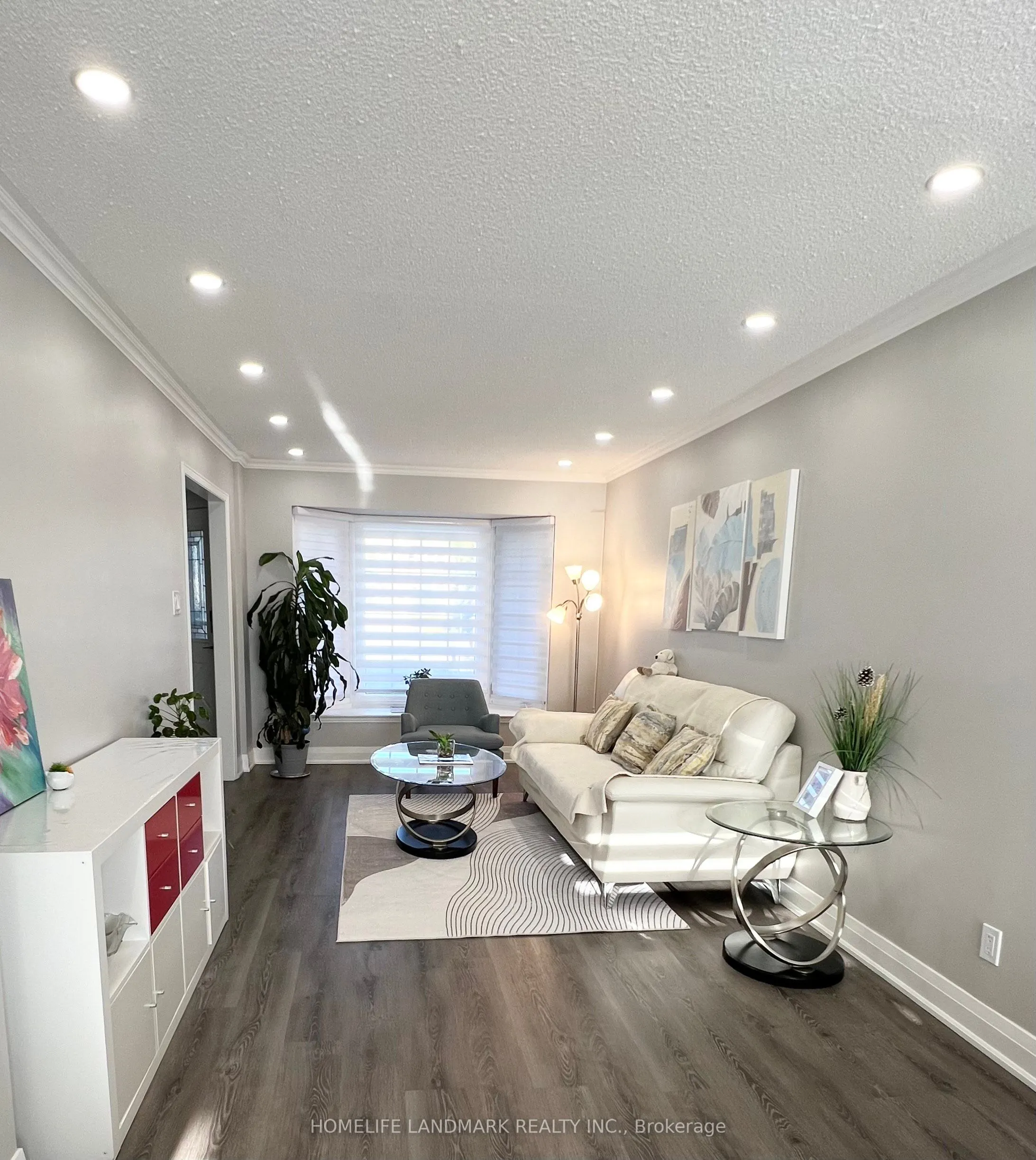 80 Lorna Rae Boulevard E