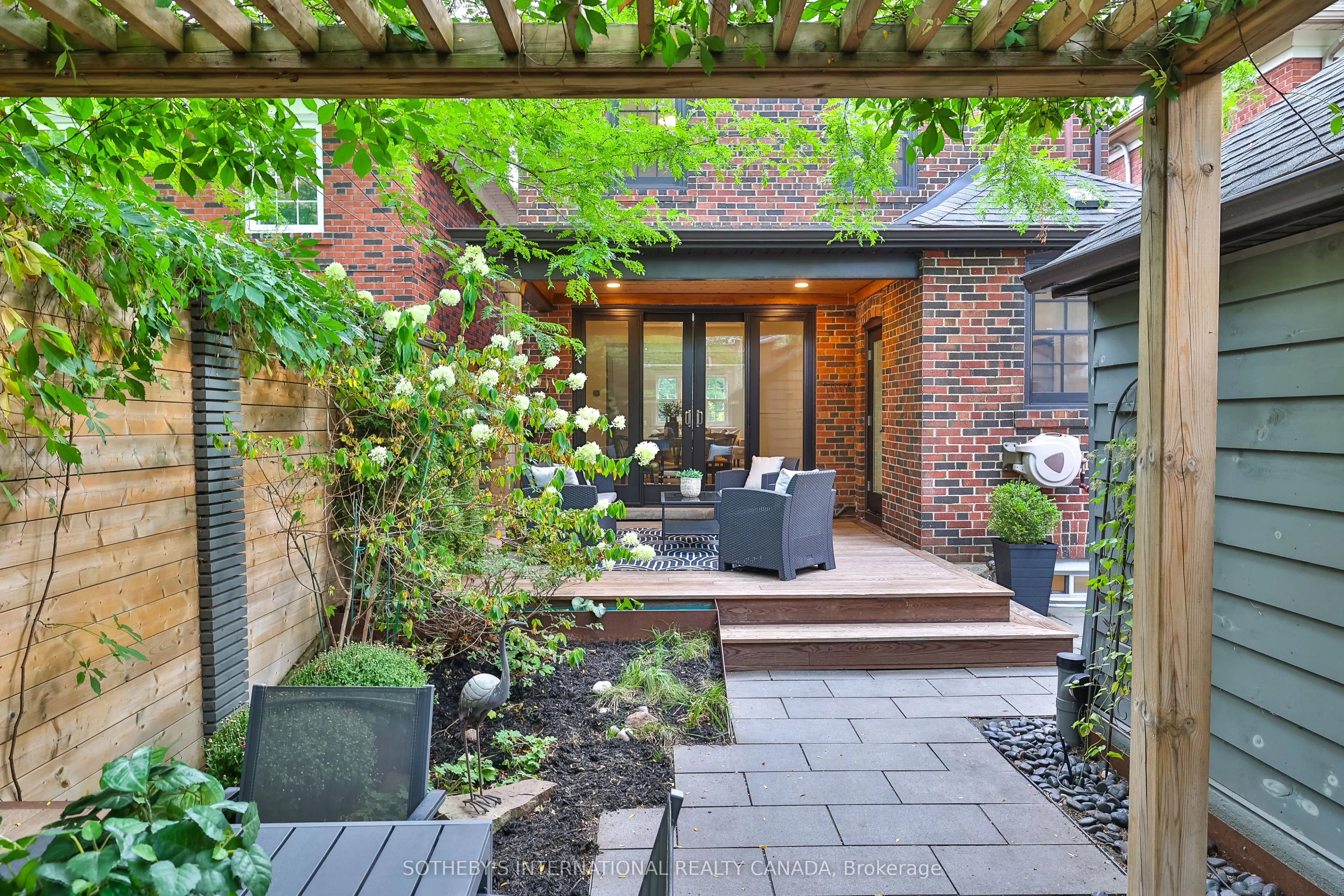 44 Glen Stewart Avenue