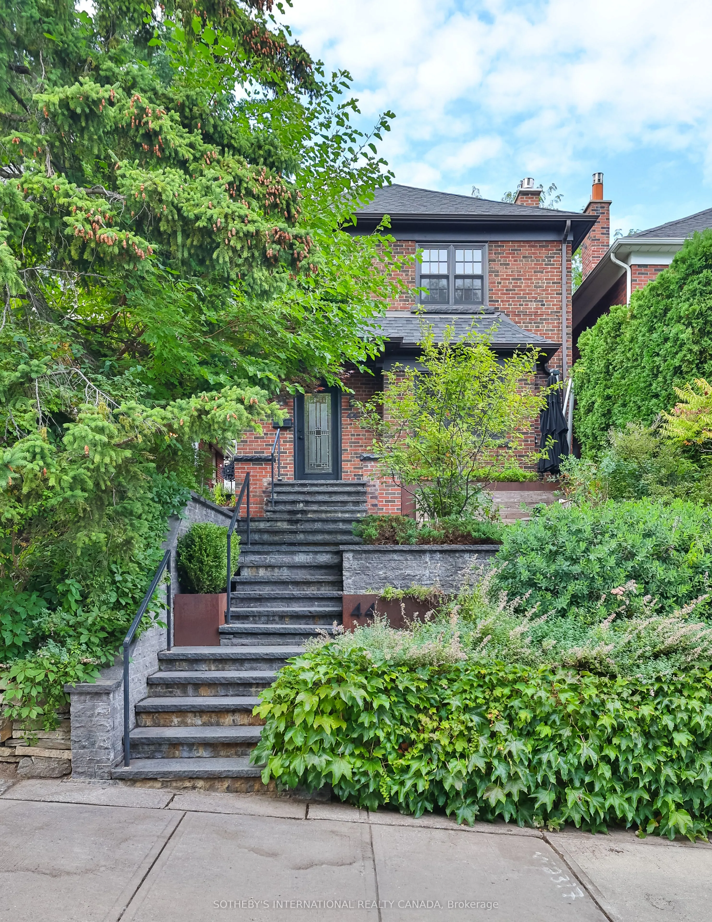 44 Glen Stewart Avenue