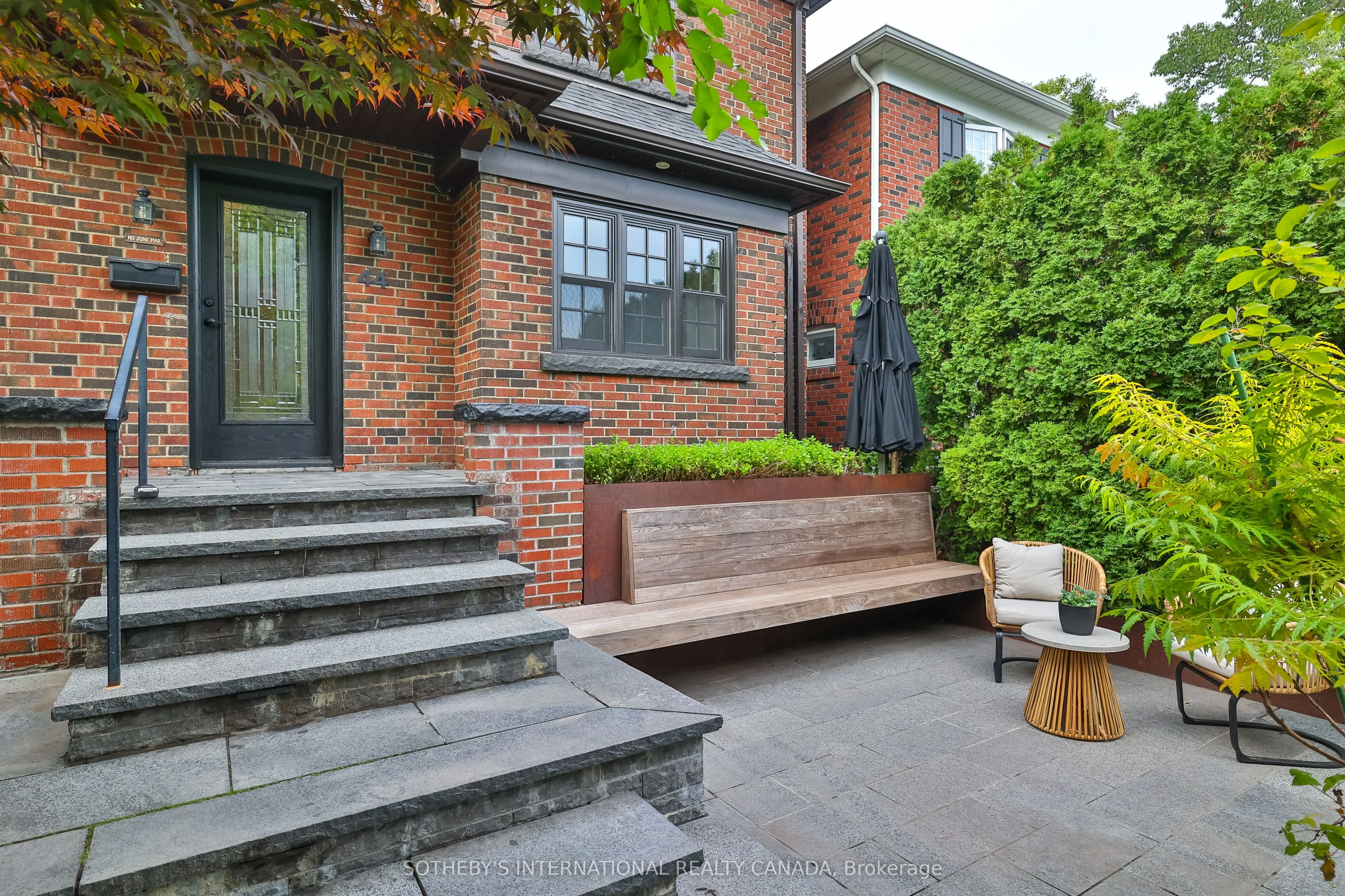 44 Glen Stewart Avenue