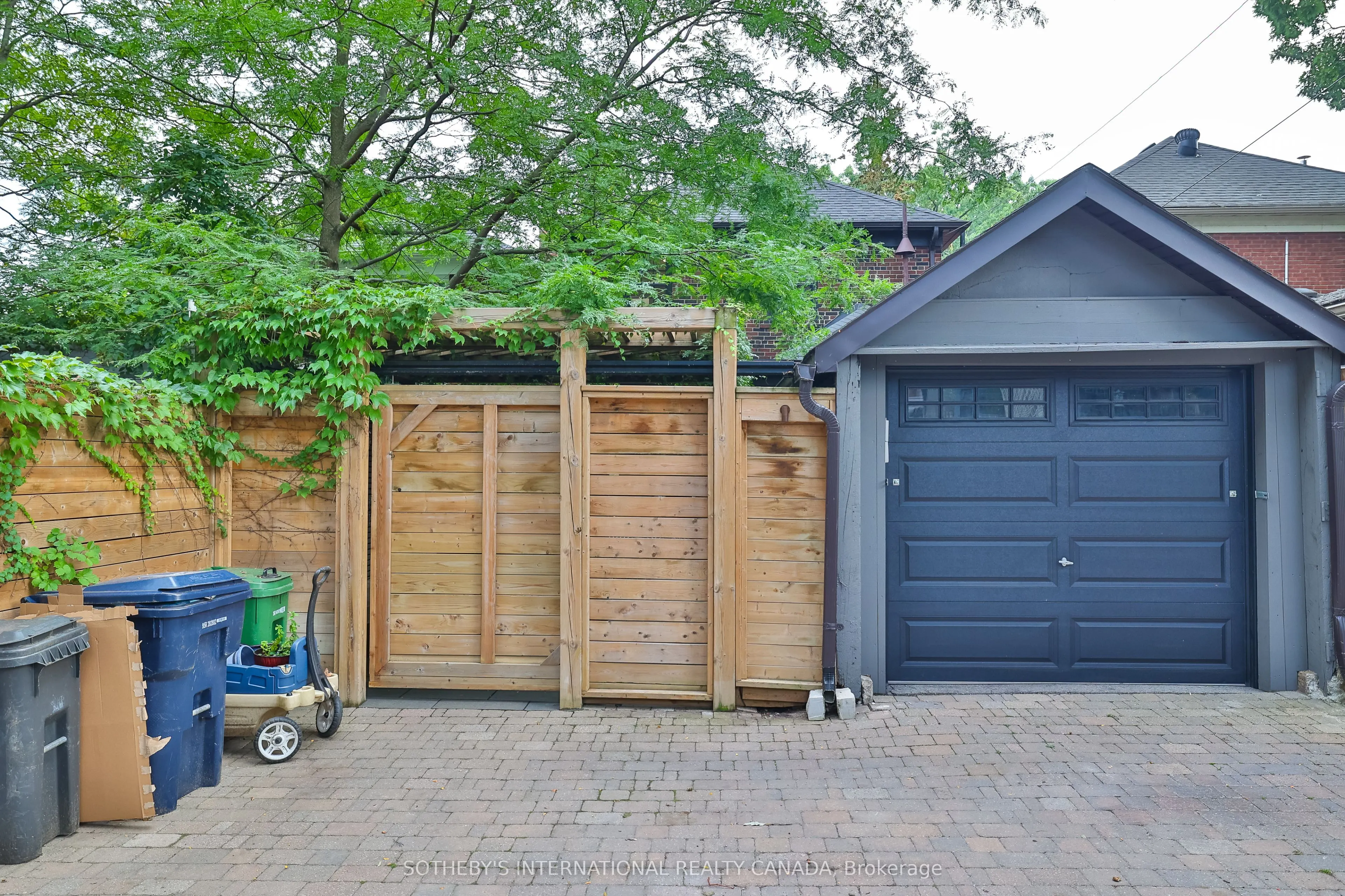 44 Glen Stewart Avenue