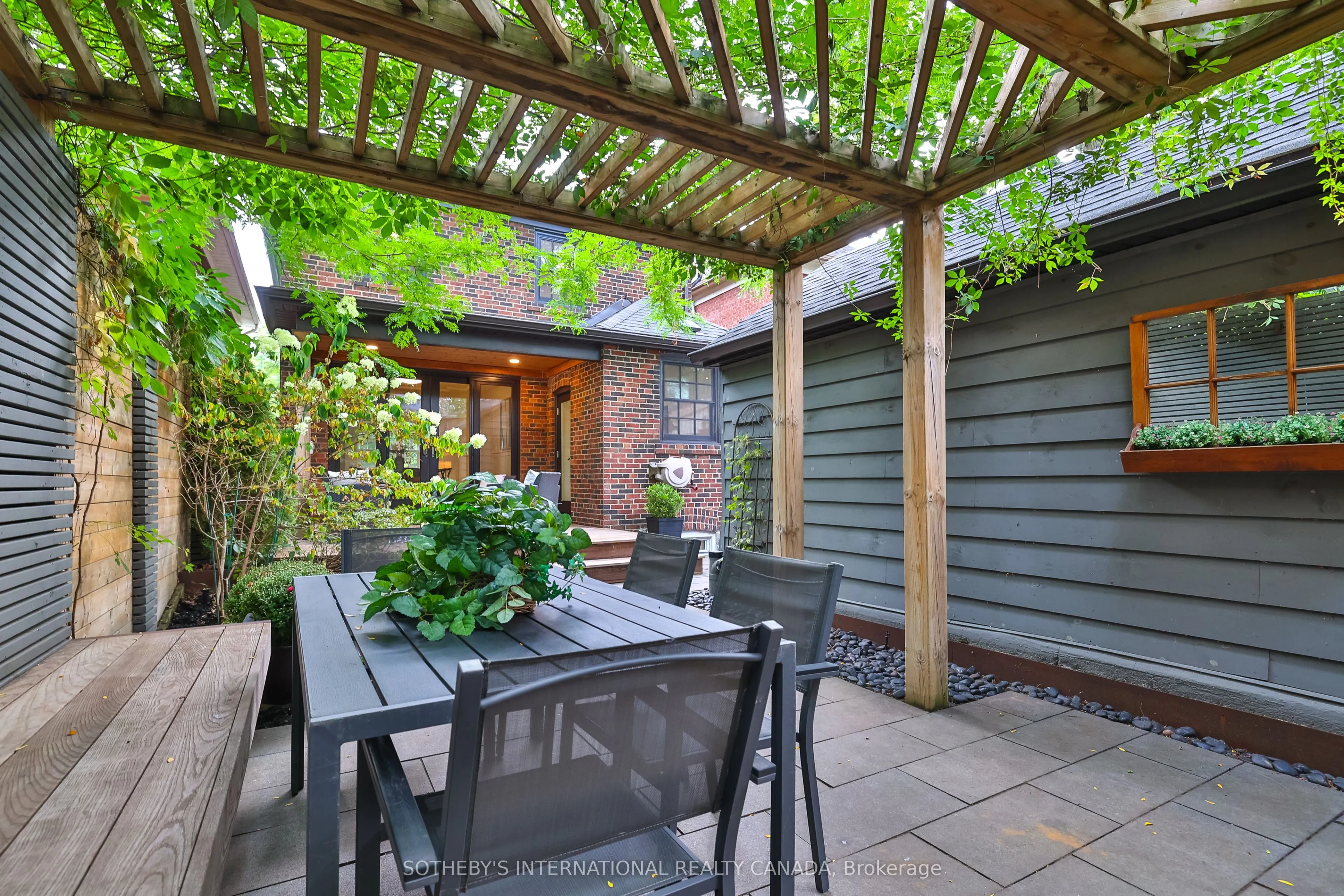 44 Glen Stewart Avenue
