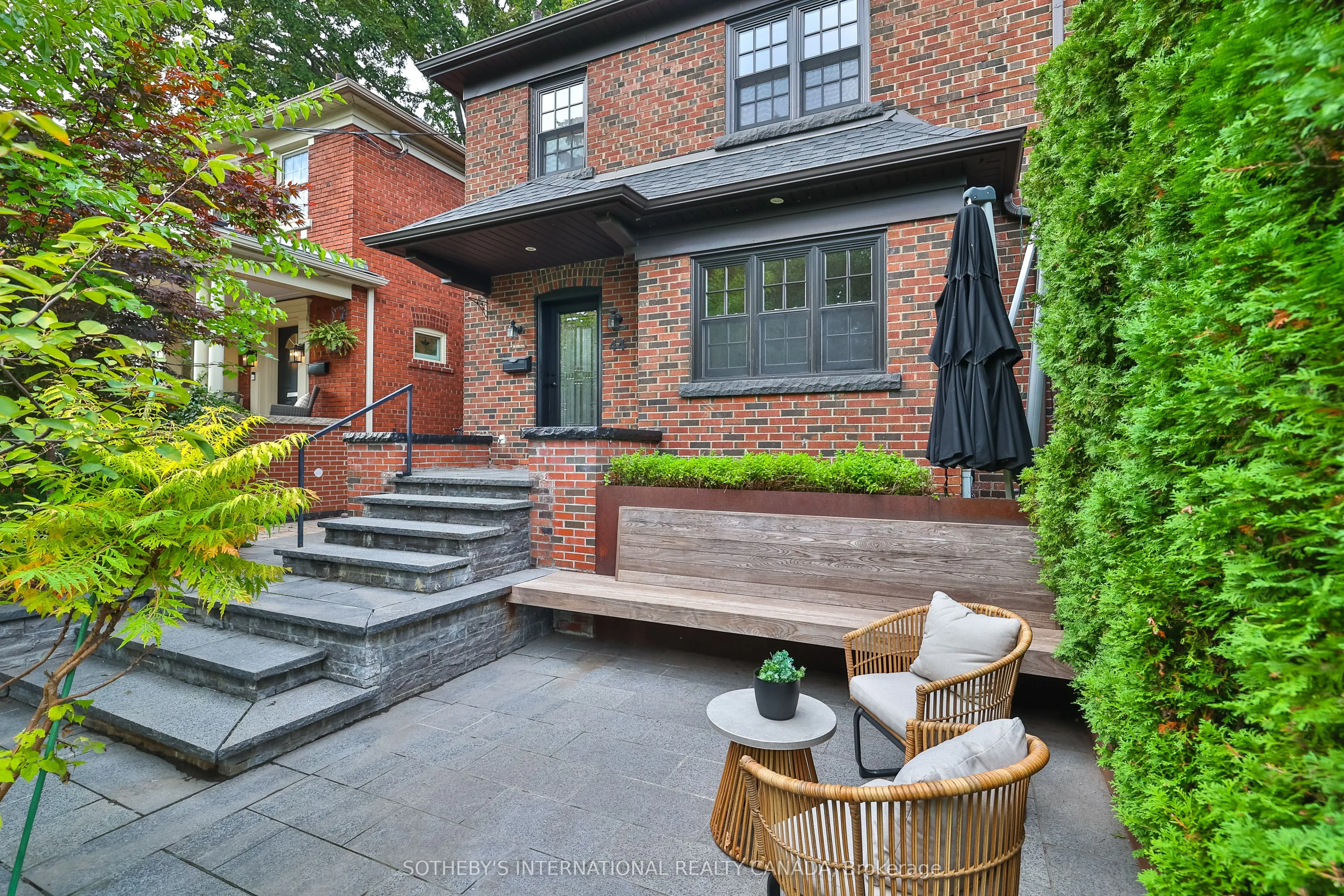 44 Glen Stewart Avenue