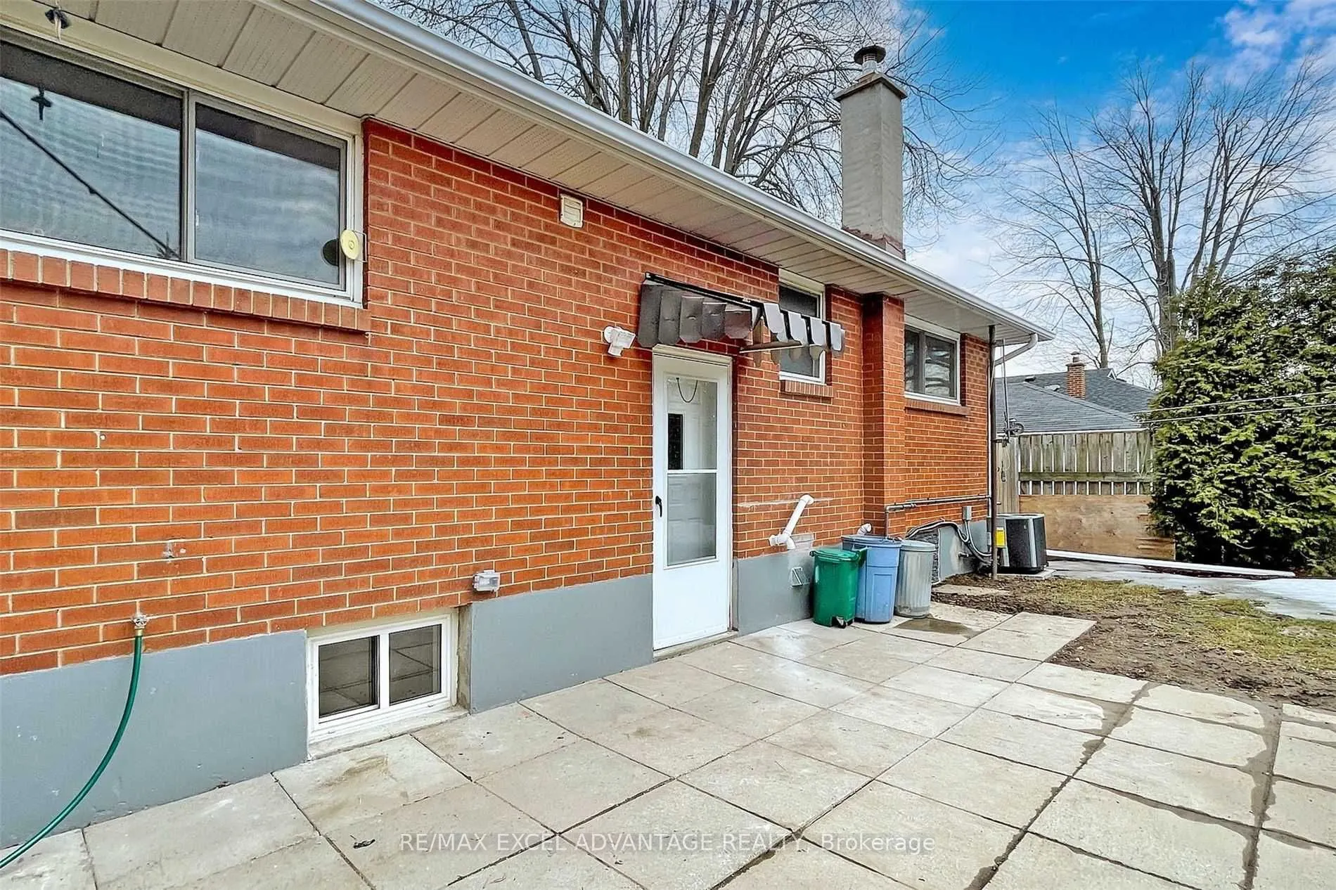 418 Nipigon Street, #Main