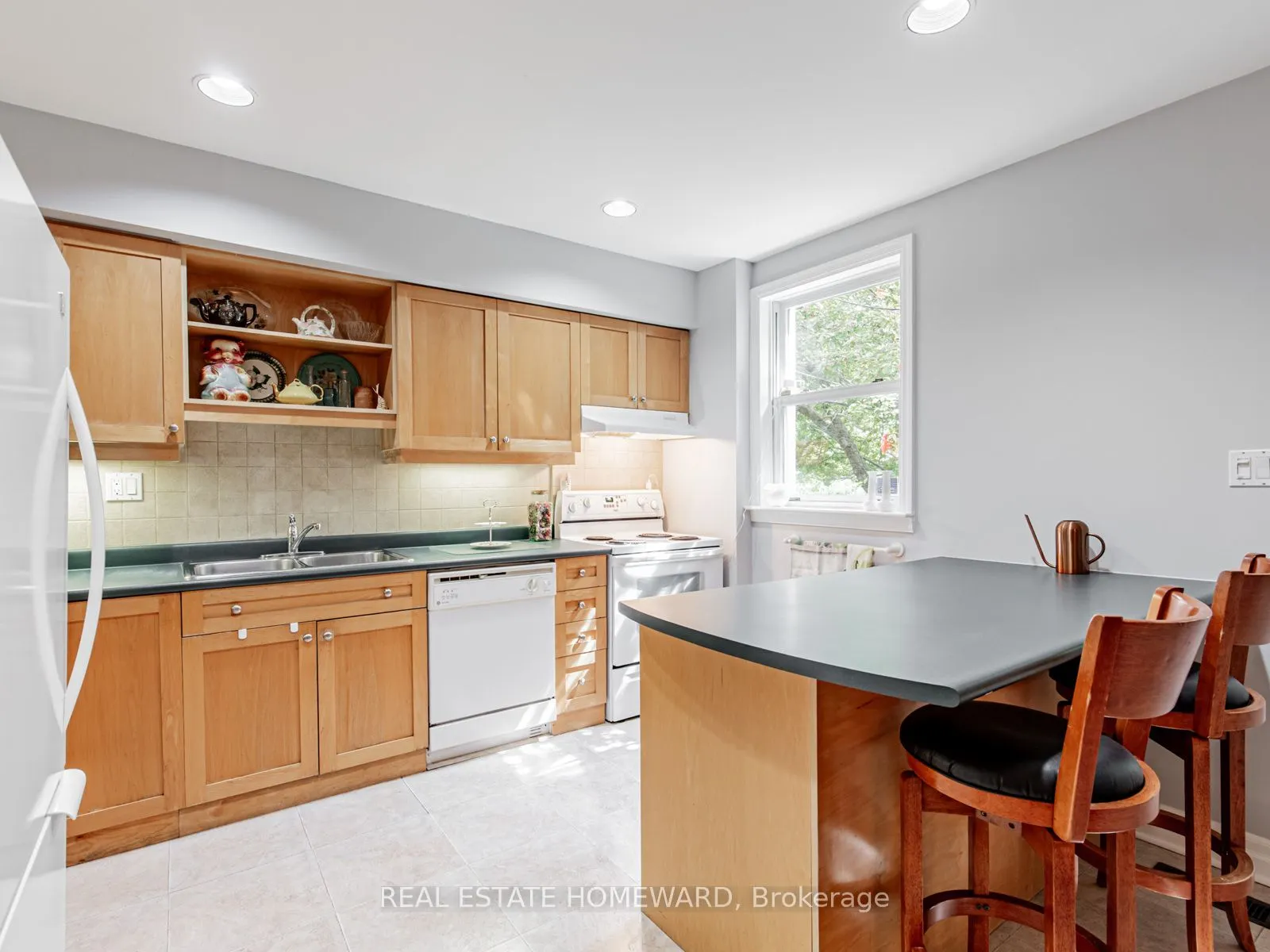 87 Harcourt Avenue