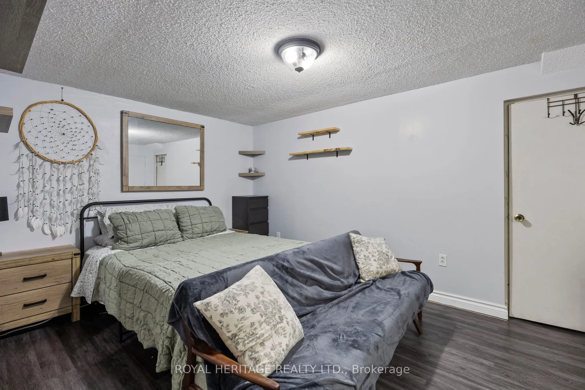 1471 Connery Crescent