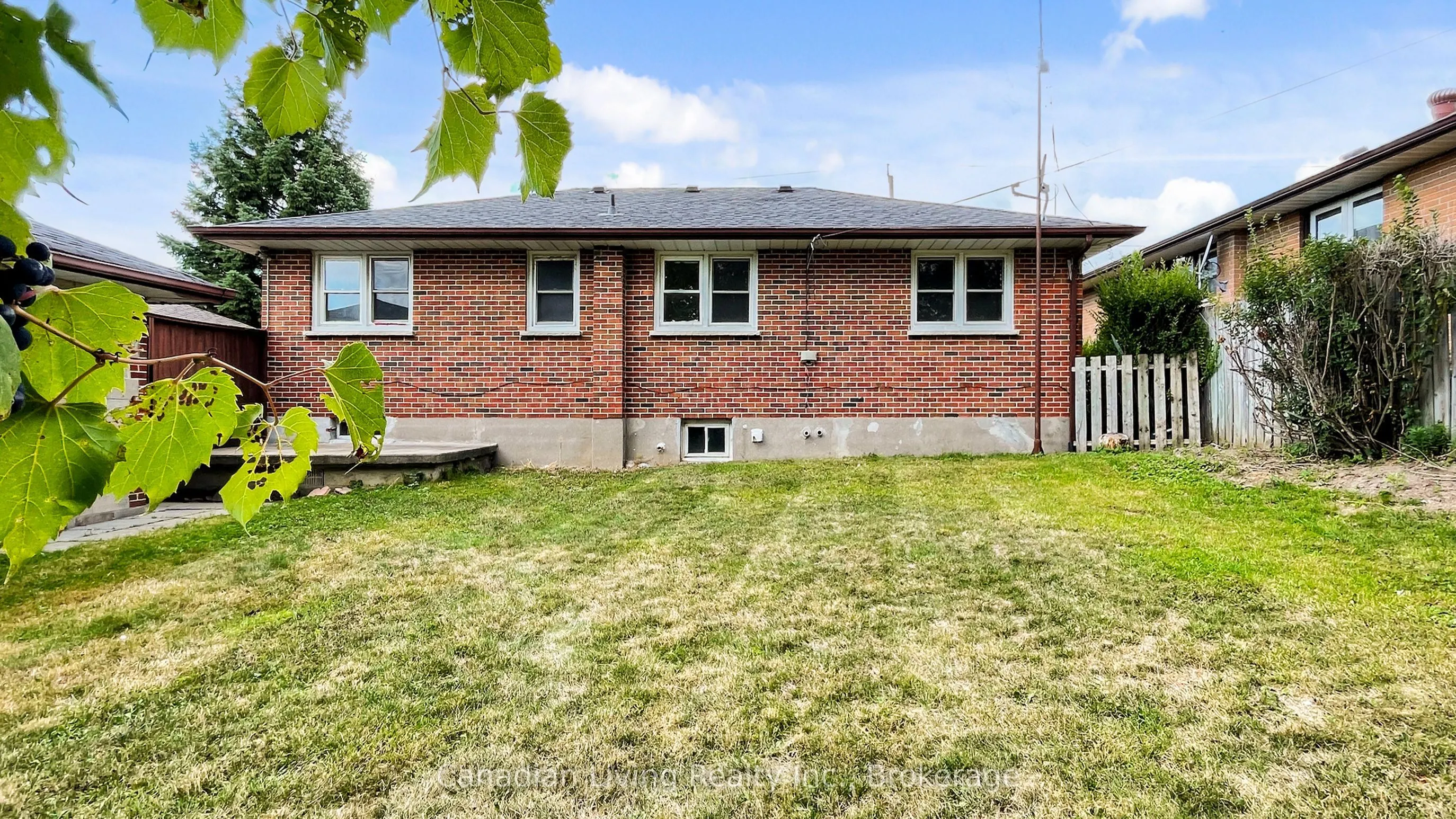 1-599 Gibbons Street