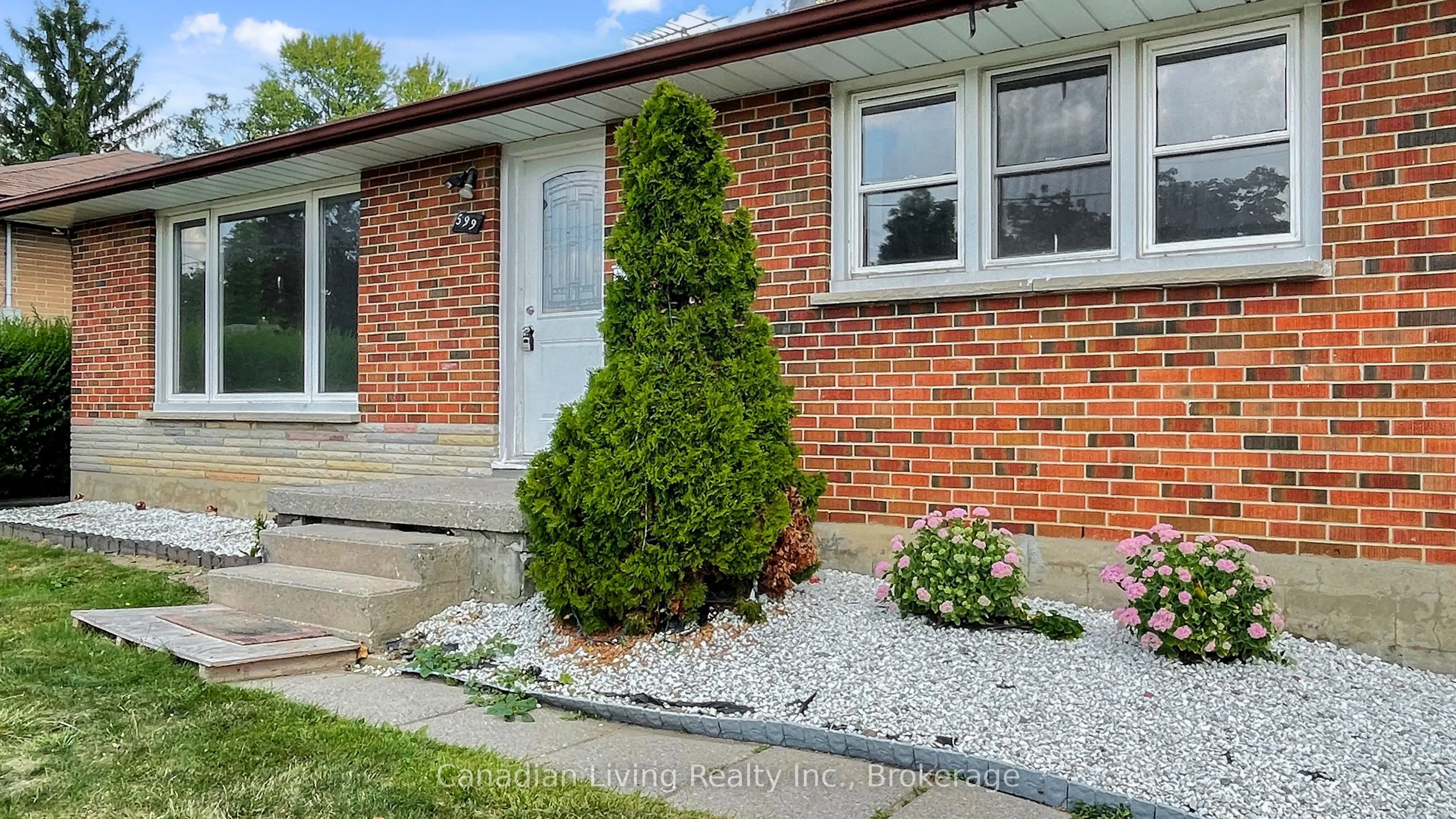1-599 Gibbons Street