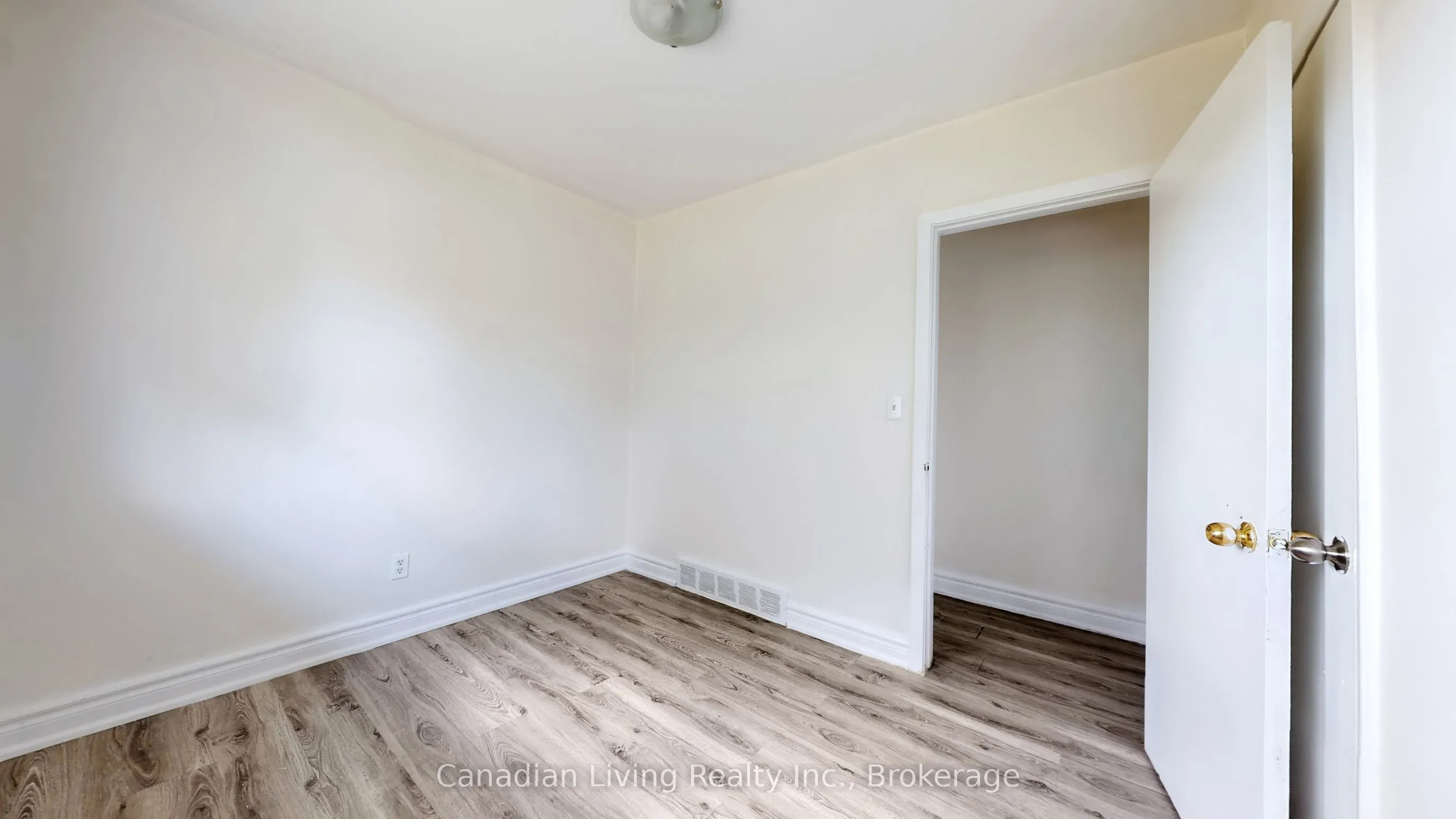 1-599 Gibbons Street